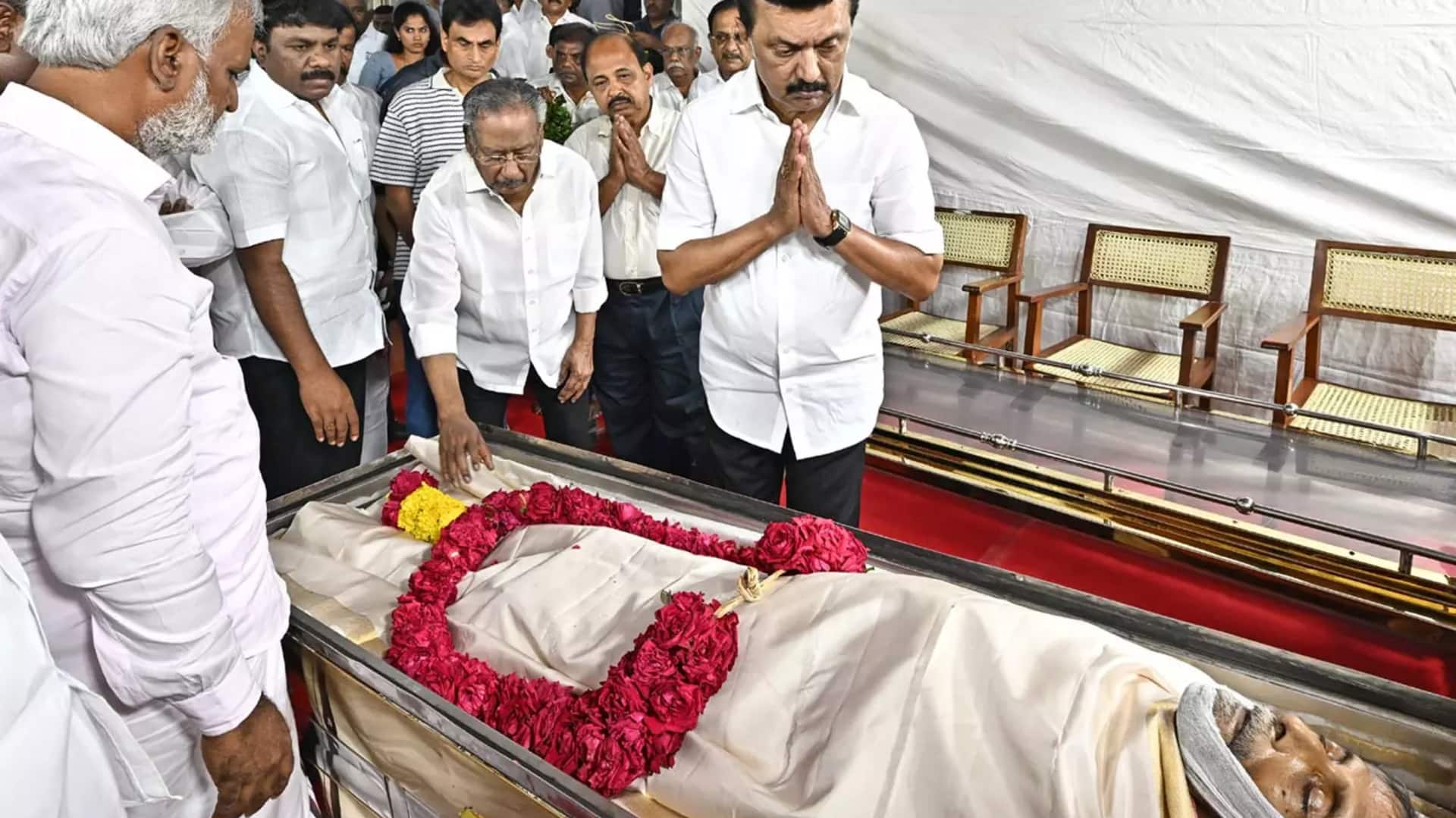 சென்னை பெசன்ட் நகர் மின் மயானத்தில் முன்னாள் முதல்வர் கருணாநிதியின் மூத்த மகன் மு.க,முத்து உடல் தகனம்