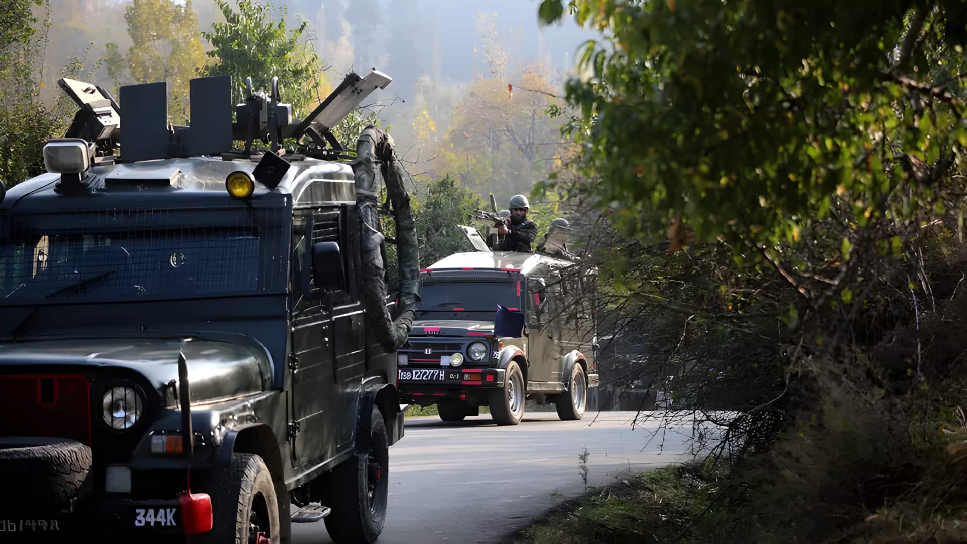 ஜம்மு-காஷ்மீரில் ராணுவ வாகனம் பள்ளத்தாக்கில் கவிழ்ந்து விபத்து; 10 வீரர்கள் உயிரிழந்தனர்