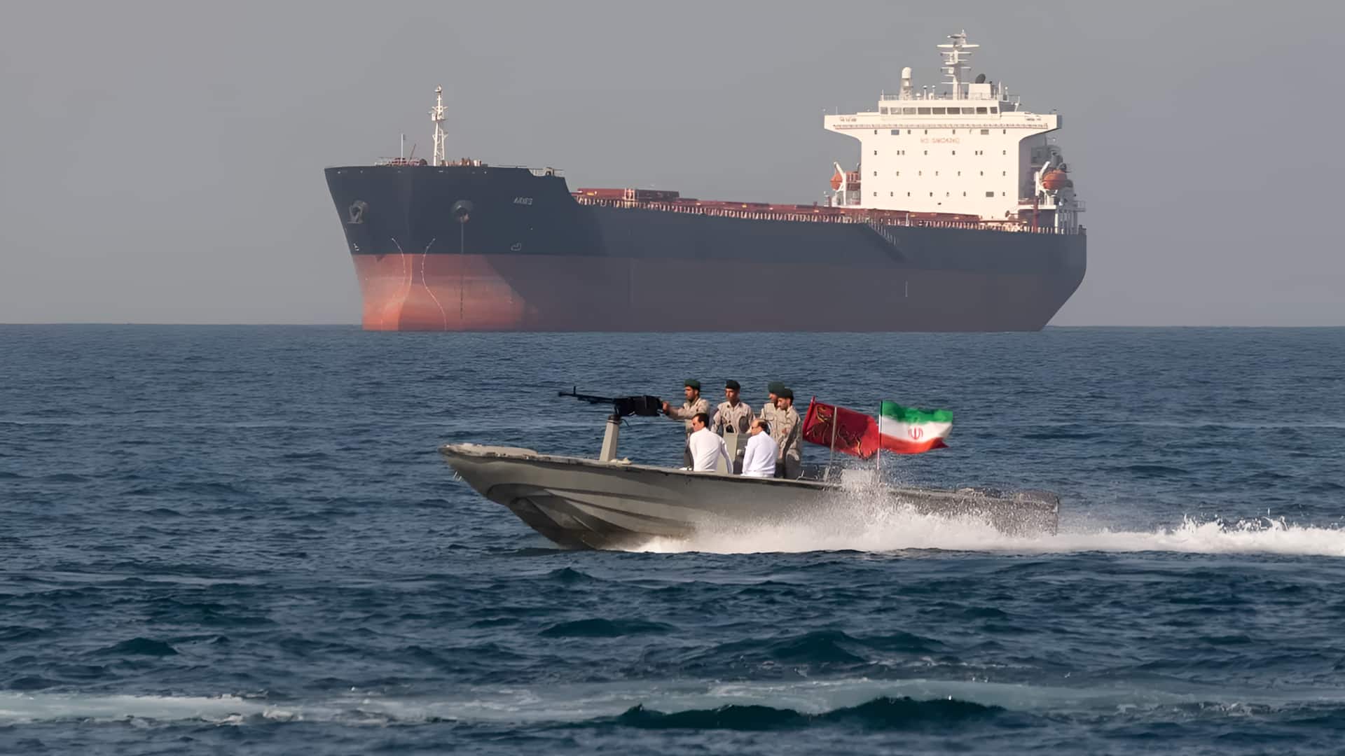 ஒரு கப்பலுக்கு 2M$ கட்டணம்: ஹார்முஸ் நீரிணையை கடக்க ஈரான் போடும் ரூல்கள்