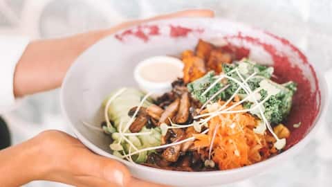 சமச்சீர் உணவின் முக்கியத்துவம் மற்றும் நன்மைகள்: ஆரோக்கியமான வாழ்விற்கு ஒரு வழிகாட்டி