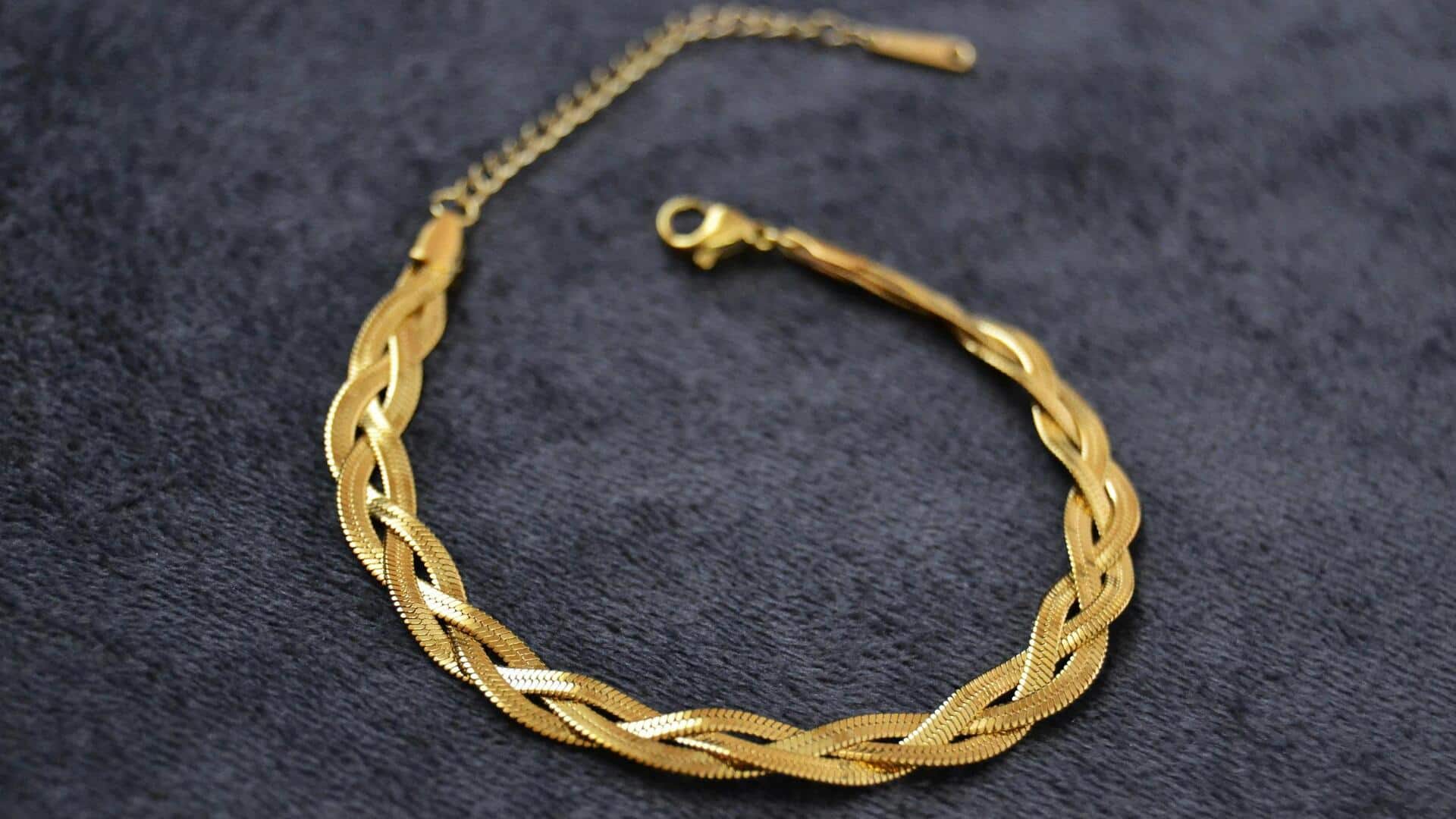 அடிச்சது ஜாக்பாட்..இறங்கு முகத்தில் தங்கத்தின் விலை; சவரன் விலை என்ன?