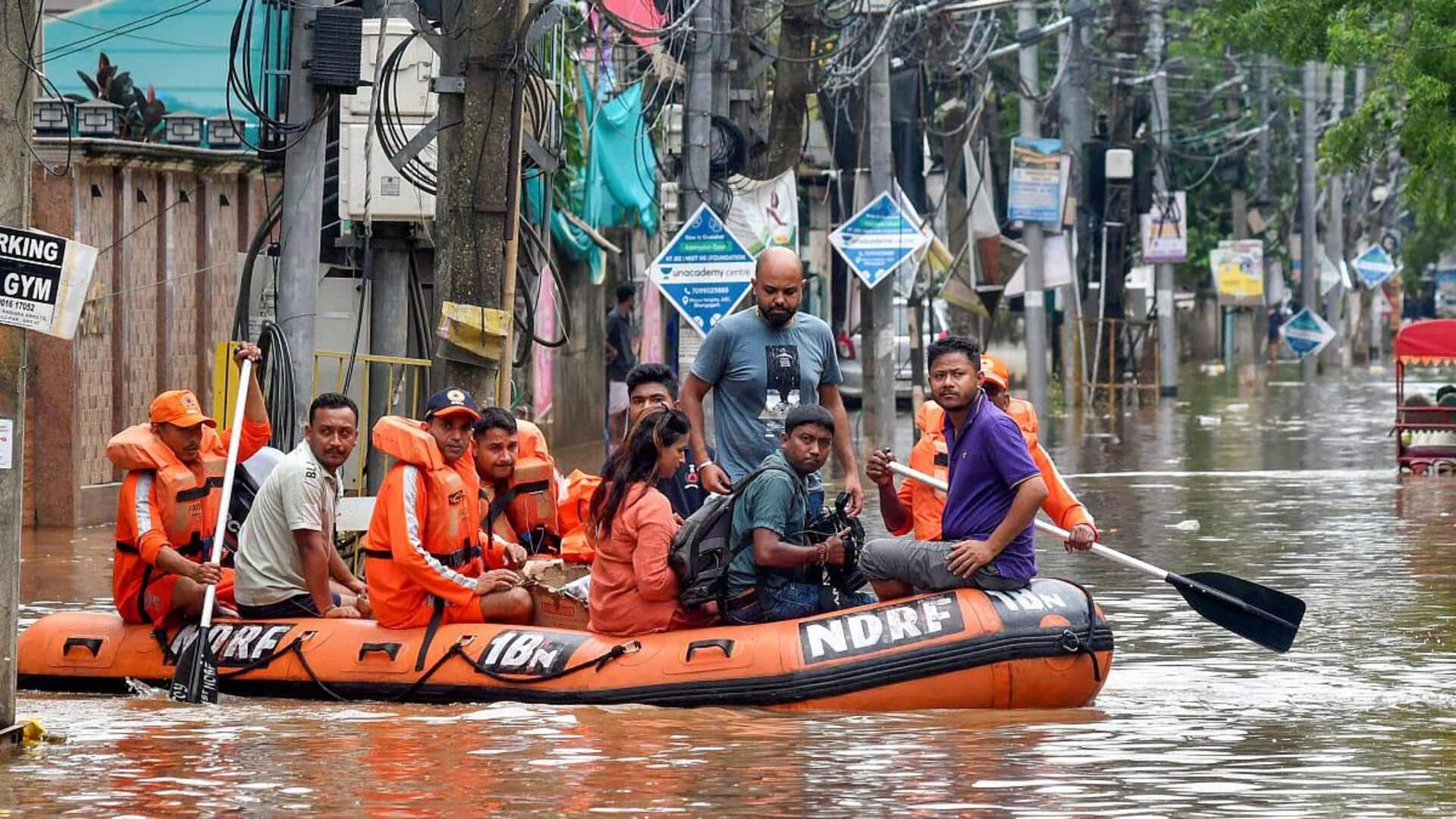 வடகிழக்கு இந்தியாவில் பெய்துவரும் கனமழையால் 25 பேர் பலி; மீட்பு மற்றும் நிவாரண பணிகள் தீவிரம் வடகிழக்கு இந்தியாவில் பெய்துவரும் கனமழையால் 25 பேர் பலி; மீட்பு மற்றும் நிவாரண பணிகள் தீவிரம்