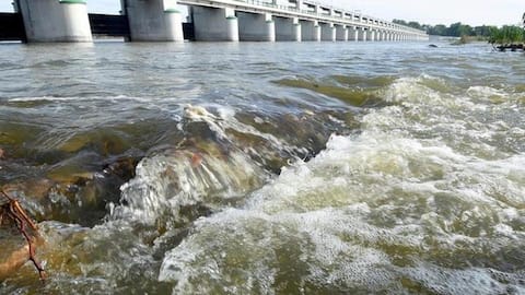 காவேரி நீர் பிரச்சனை: கர்நாடகாவுக்கு எதிராக உச்சநீதிமன்றத்தில் தமிழக அரசு மனுத் தாக்கல்