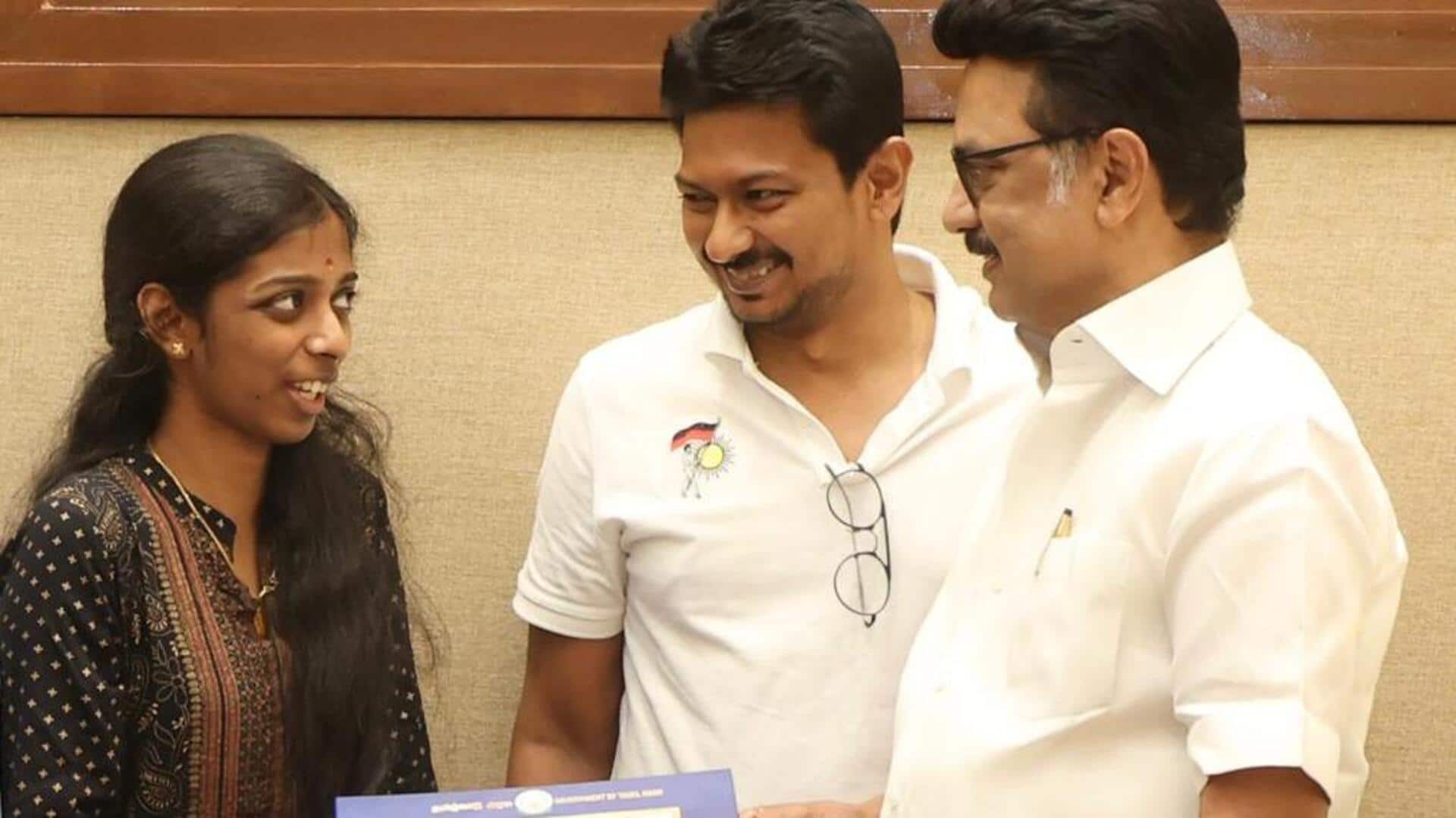 செஸ் கிராண்ட்மாஸ்டர் வைஷாலி உள்ளிட்ட நான்கு விளையாட்டு வீரர்களுக்கு அரசு வேலை வழங்கியது தமிழக அரசு செஸ் கிராண்ட்மாஸ்டர் வைஷாலி உள்ளிட்ட நான்கு விளையாட்டு வீரர்களுக்கு அரசு வேலை வழங்கியது தமிழக அரசு