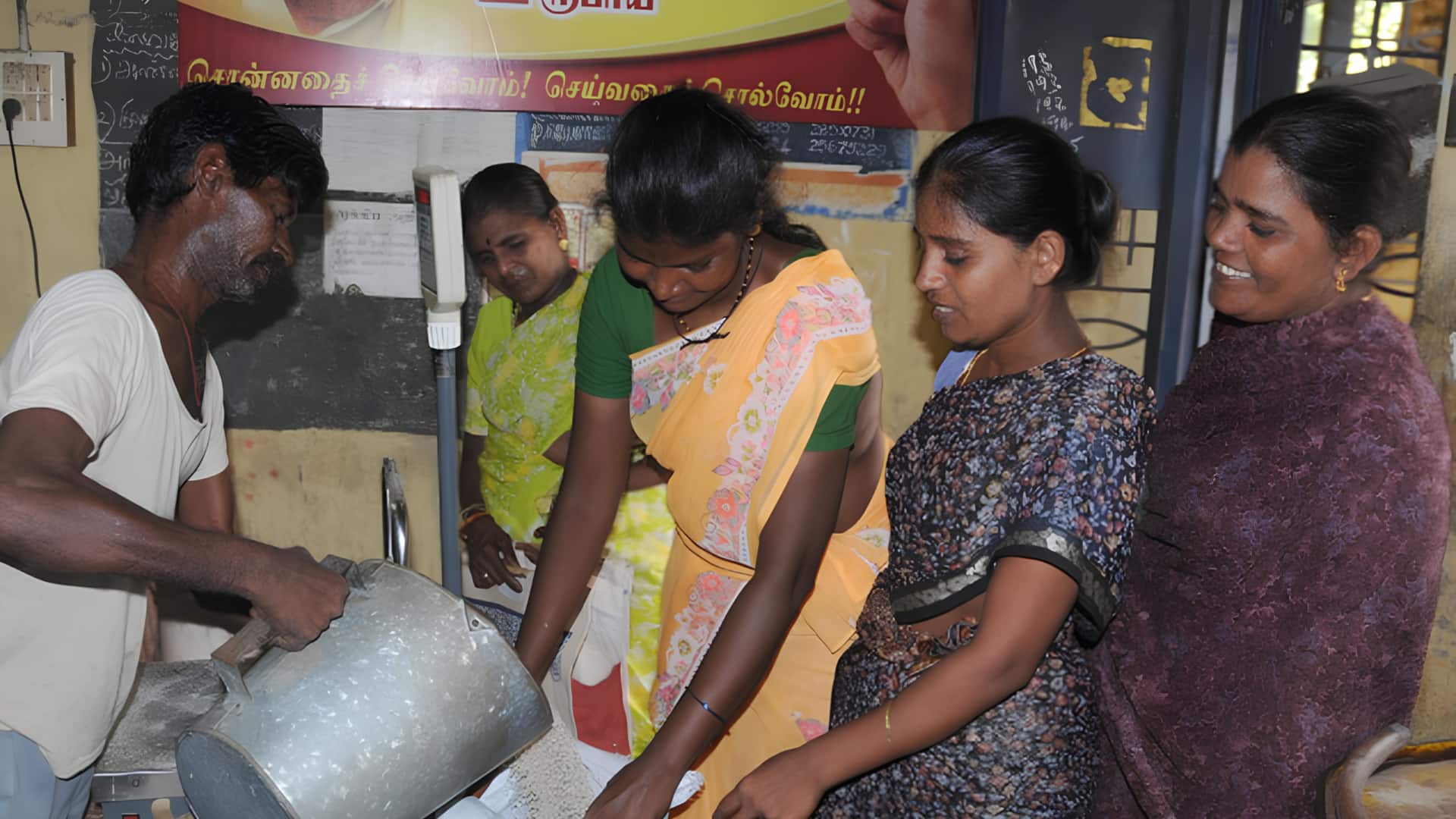 ரேஷன் கடைகளில் இனி இது கட்டாயம்! முழு நேர, பகுதி நேரக் கடைகளுக்குத் தமிழக அரசு அதிரடி உத்தரவு