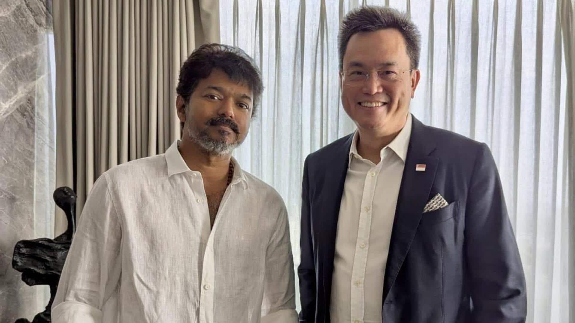 சிங்கப்பூர் துணைத் தூதரக தலைவருடன் நடிகர் விஜய் சந்திப்பு; பின்னணி என்ன? சிங்கப்பூர் துணைத் தூதரக தலைவருடன் நடிகர் விஜய் சந்திப்பு; பின்னணி என்ன?