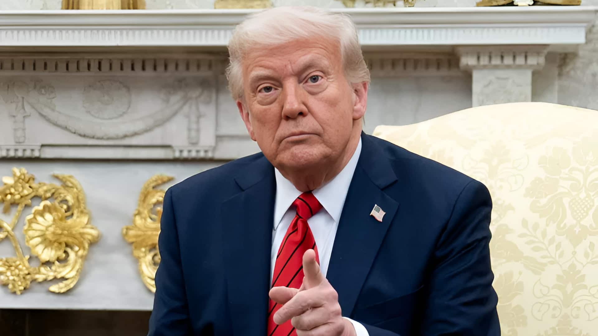 விமானப்படை வீரர்கள் மீட்கப்பட்டபோது பொறுமையின்மை காரணமாக கட்டுப்பாட்டு அறையிலிருந்து டிரம்ப் வெளியேற்றப்பட்டார்