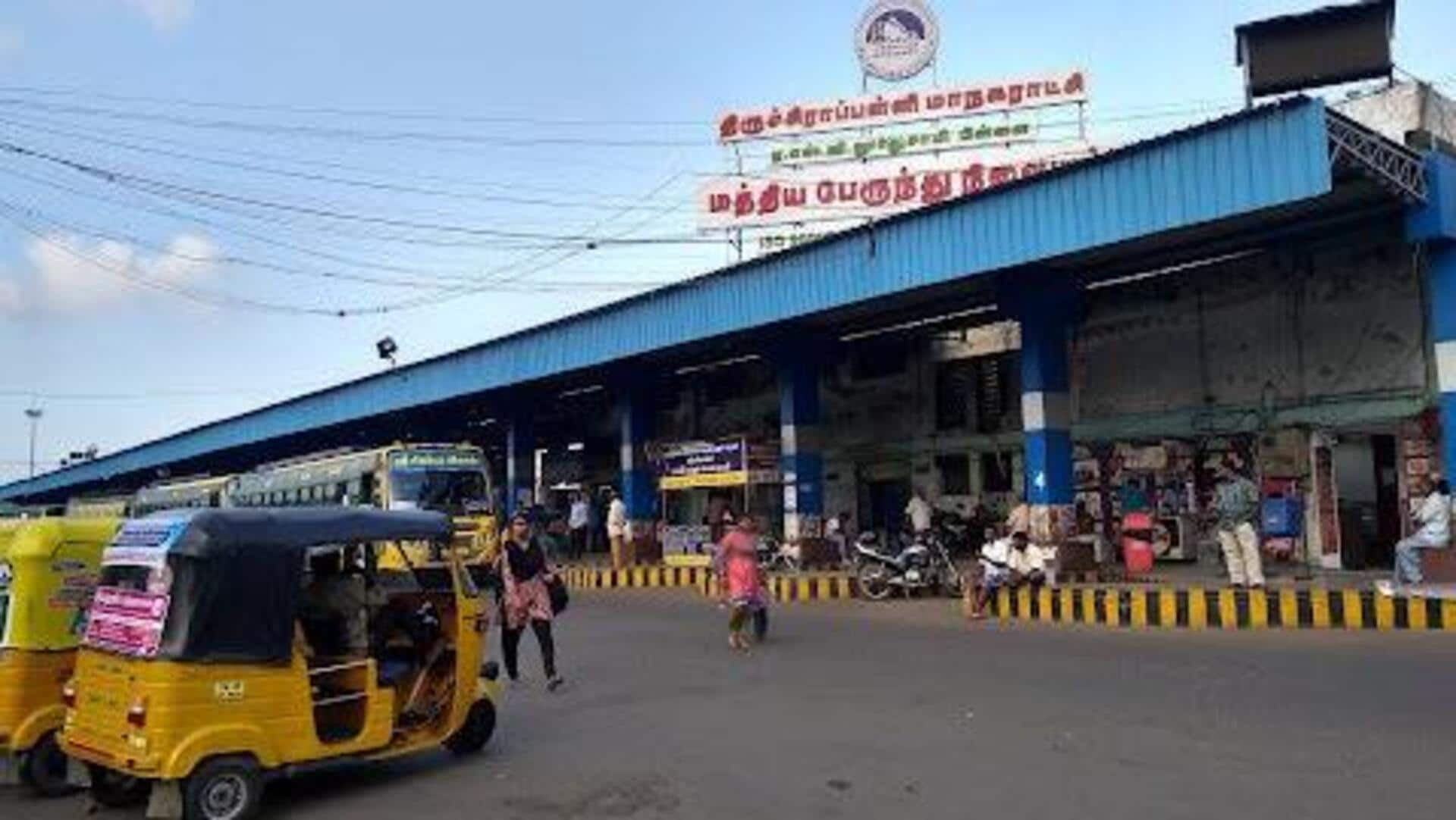 திருச்சி மத்திய பேருந்து நிலையத்தில் வெளியூர் பேருந்துகள் இன்றுடன் சேவை நிறுத்தம் திருச்சி மத்திய பேருந்து நிலையத்தில் வெளியூர் பேருந்துகள் இன்றுடன் சேவை நிறுத்தம்