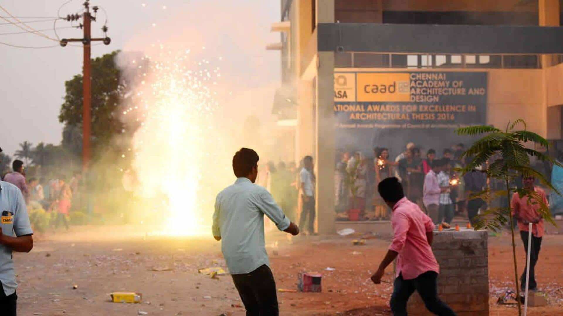 தமிழகம் முழுவதும் களைகட்டியது தீபாவளி: காலையிலேயே பட்டாசுகளை வெடிக்க தொடங்கிய மக்கள்