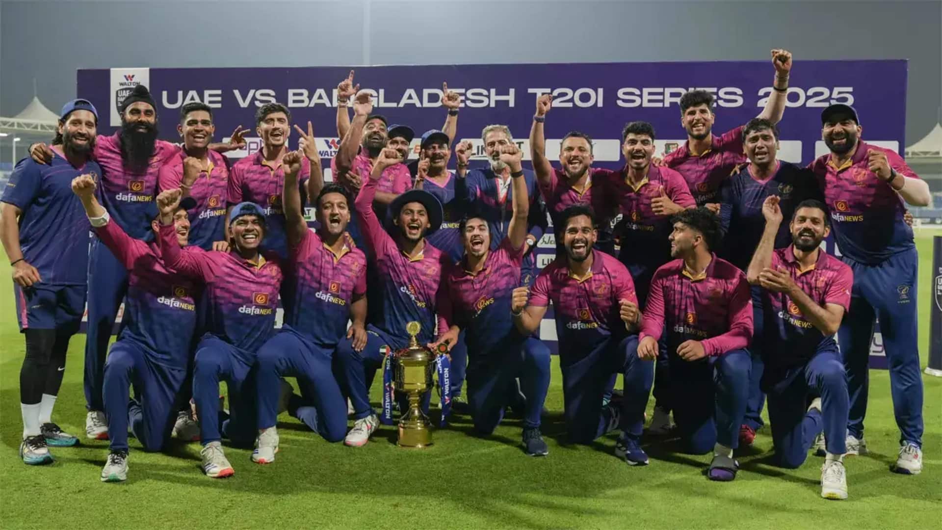 கத்துக்குட்டி அணியிடம் டி20 தொடரை இழந்தது வங்கதேசம்; ஐக்கிய அரபு எமிரேட்ஸ் அசத்தல் வெற்றி கத்துக்குட்டி அணியிடம் டி20 தொடரை இழந்தது வங்கதேசம்; ஐக்கிய அரபு எமிரேட்ஸ் அசத்தல் வெற்றி