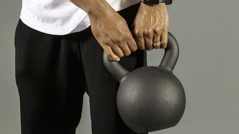 Kettlebell Flow: பலம், சமநிலை, ஒருங்கிணைப்புக்கு அவசியம் முயற்சி செய்ய வேண்டிய ஒன்று