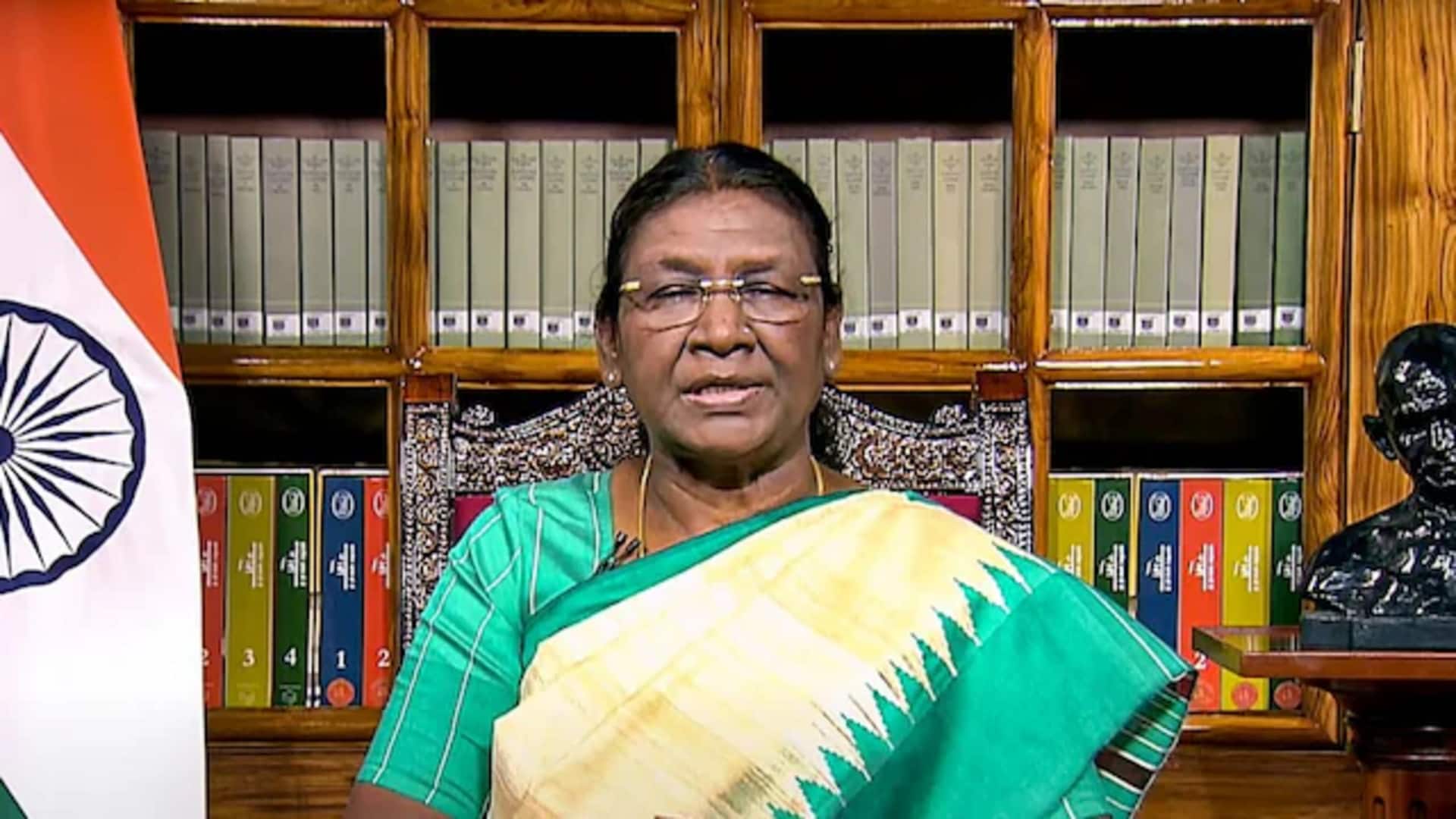 மசோதாக்களுக்கு ஒப்புதல் வழங்க காலக்கெடு நிர்ணயித்தது சரியா? உச்சநீதிமன்றத்திடம் 14 கேள்விகளை எழுப்பியுள்ள ஜனாதிபதி திரௌபதி முர்மு மசோதாக்களுக்கு ஒப்புதல் வழங்க காலக்கெடு நிர்ணயித்தது சரியா? உச்சநீதிமன்றத்திடம் 14 கேள்விகளை எழுப்பியுள்ள ஜனாதிபதி திரௌபதி முர்மு