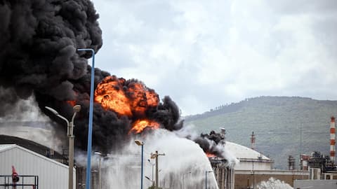 துபாய் துறைமுகத்தில், முழுமையாக ஏற்றப்பட்ட குவைத் எண்ணெய் கப்பல் மீது ஈரான் தாக்குதல்