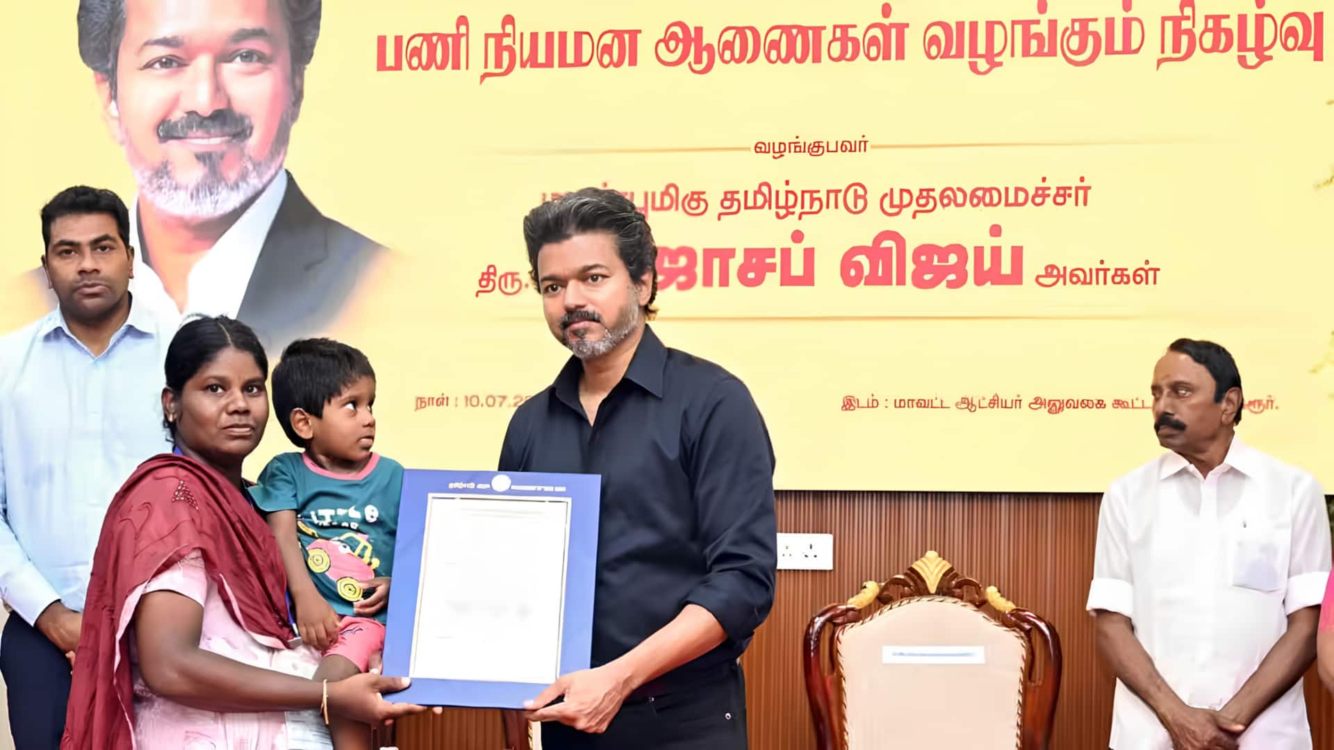 கரூர் கூட்ட நெரிசலில் பலியானோர் குடும்பத்திற்கான அரசுப் பணி ஆணையை ரத்து செய்தது சென்னை உயர்நீதிமன்றம்; அடுத்து என்ன?