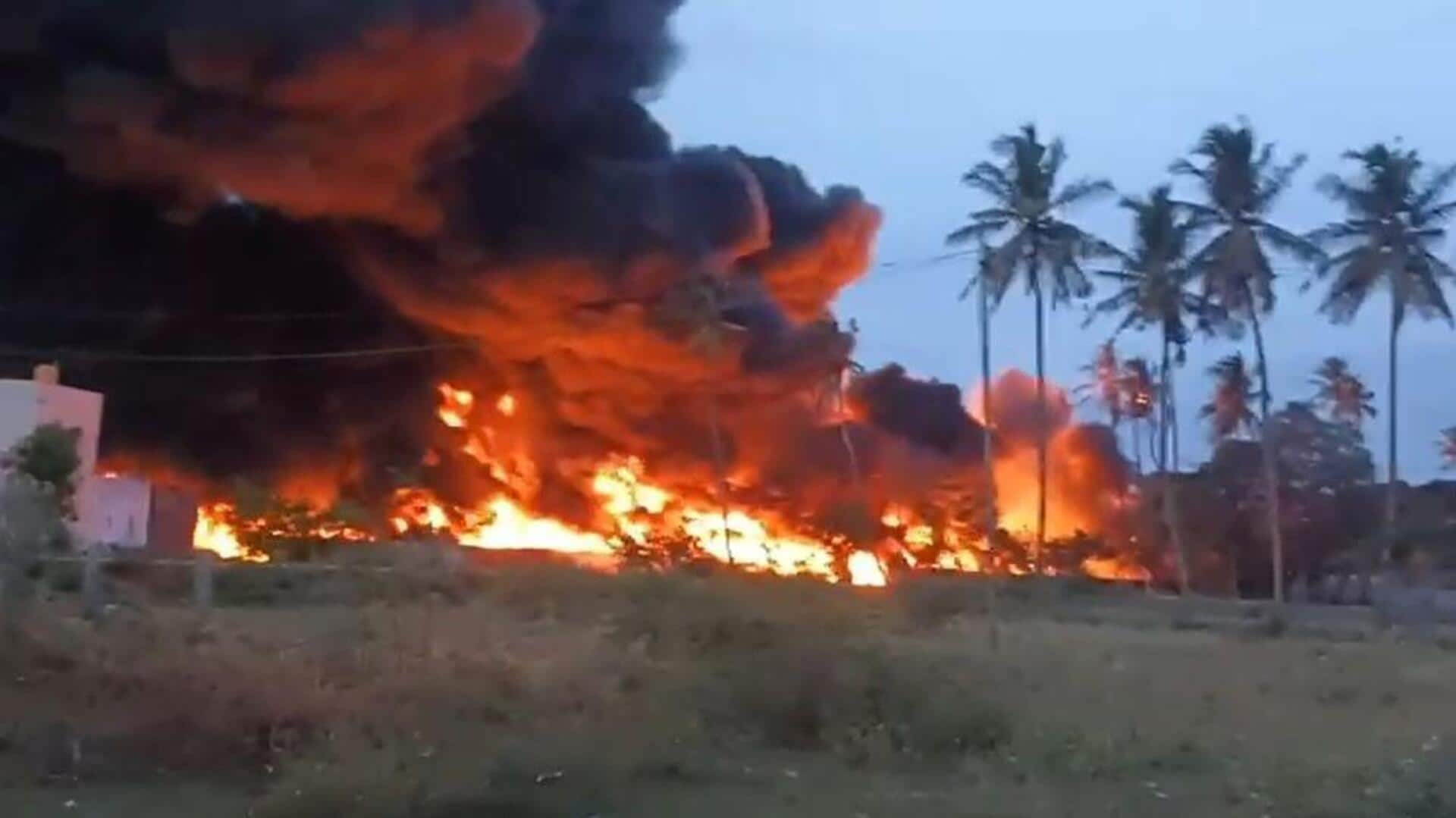 திருவள்ளூர் அருகே எண்ணெய் ஏற்றிச் சென்ற சரக்கு ரயிலில் தீப்பிடித்து விபத்து திருவள்ளூர் அருகே எண்ணெய் ஏற்றிச் சென்ற சரக்கு ரயிலில் தீப்பிடித்து விபத்து
