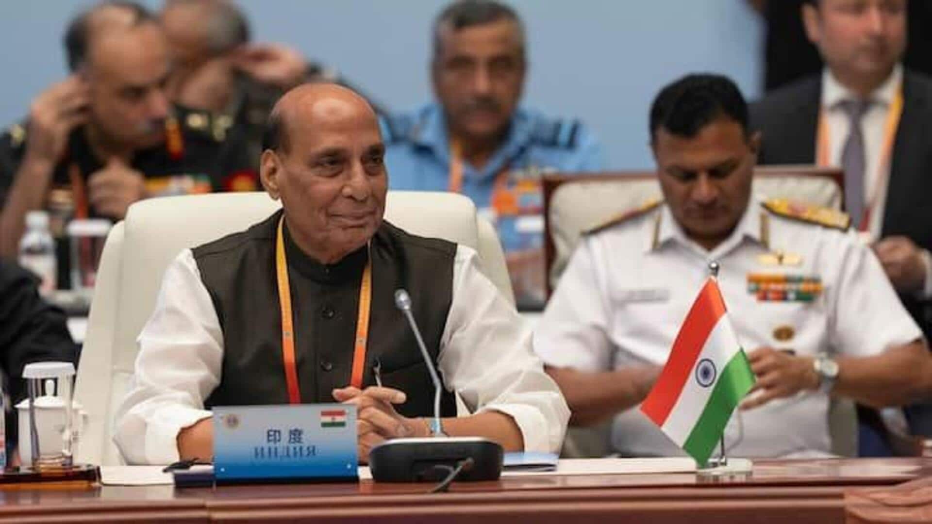 இந்தியா- சீனா SCO கூட்டத்தில் பாகிஸ்தானுக்கு மறைமுக எச்சரிக்கை விடுத்தார் பாதுகாப்பு அமைச்சர் ராஜ்நாத் சிங் இந்தியா- சீனா SCO கூட்டத்தில் பாகிஸ்தானுக்கு மறைமுக எச்சரிக்கை விடுத்தார் பாதுகாப்பு அமைச்சர் ராஜ்நாத் சிங்