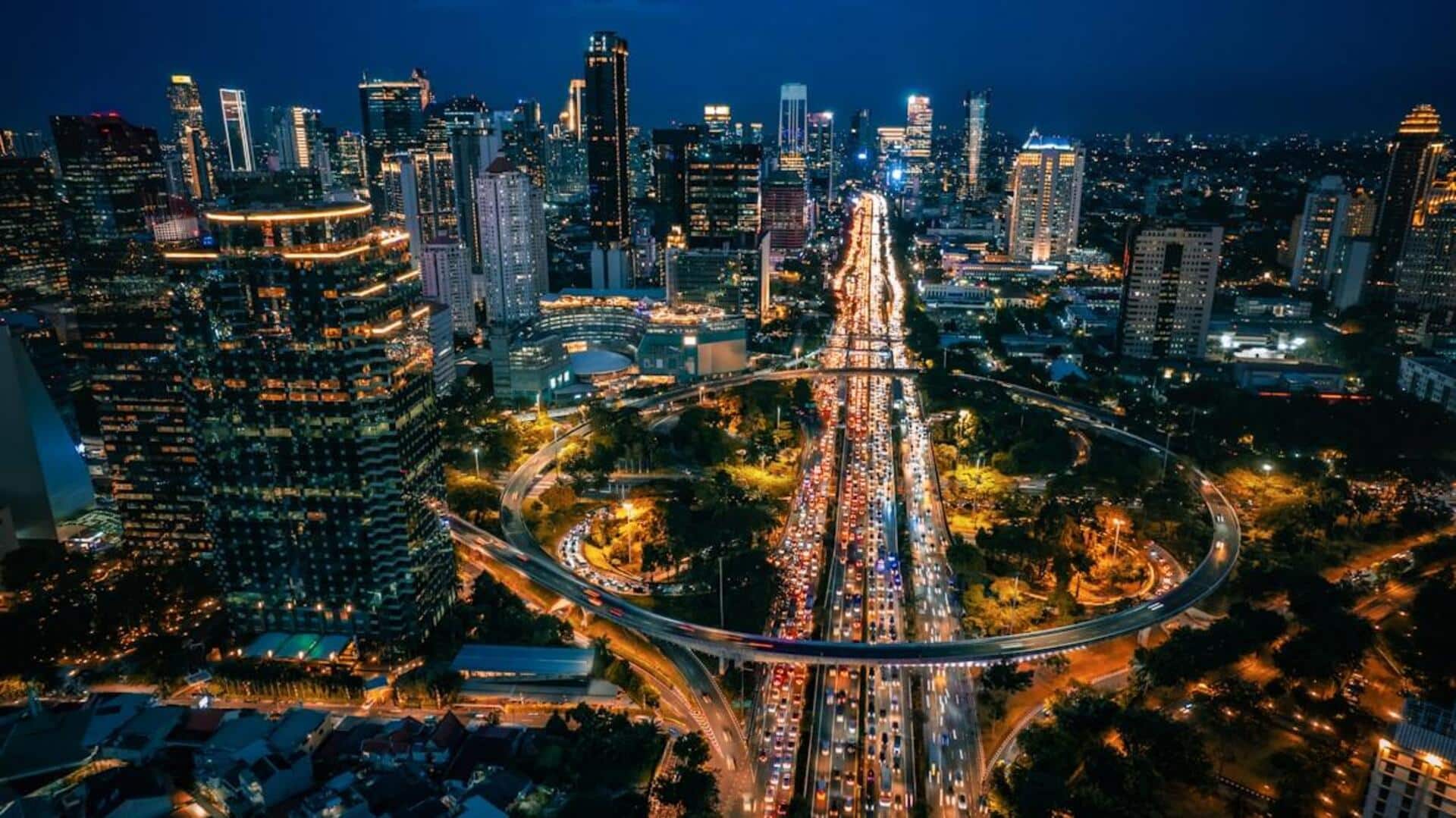 இந்தோனேசியாவின் தலைநகர் ஜகார்த்தா அதிவேகமாக மூழ்குவது ஏன்?