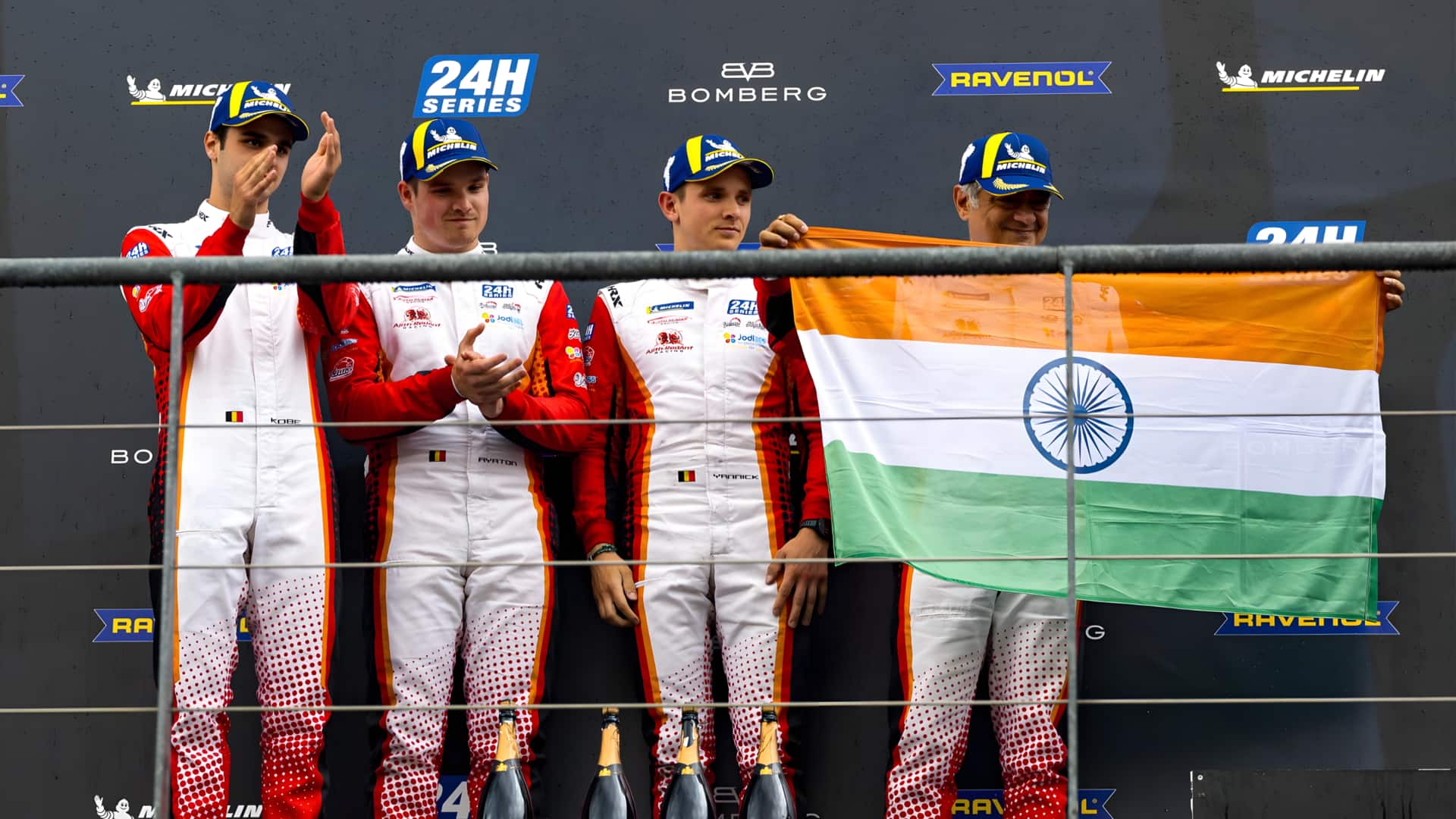 இந்தியாவிற்குப் பெருமை! பெல்ஜியத்தில் நடைபெற்ற கார் பந்தயத்தில் இரண்டாவது இடம் பிடித்த அஜித்; மேடையில் இந்தியக் கொடியுடன் கலக்கல்