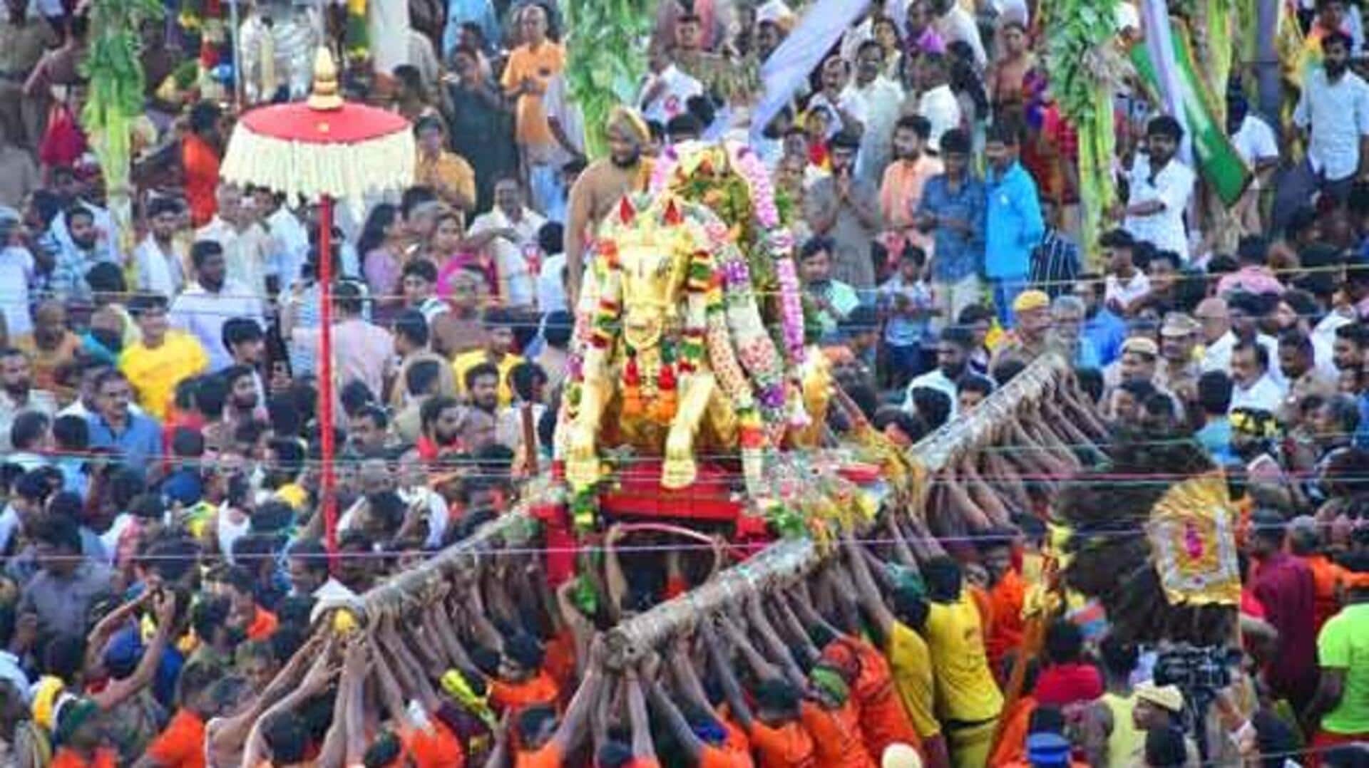 பச்சை பட்டுடன், பக்தர்களின் 'கோவிந்தா' கோஷத்துடன் வைகையில் எழுந்தருளினார் கள்ளழகர் பச்சை பட்டுடன், பக்தர்களின் 'கோவிந்தா' கோஷத்துடன் வைகையில் எழுந்தருளினார் கள்ளழகர்