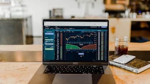 இந்திய டெக்னாலஜி பங்குகள்: எதிர்கால லாபத்திற்கு நீங்கள் தெரிந்துகொள்ள வேண்டிய 5 முக்கிய டிப்ஸ்