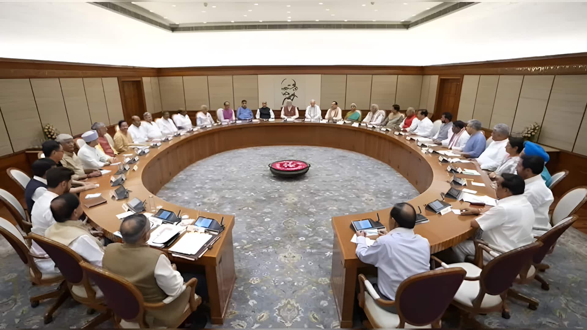 வினாத்தாள் கசிவுகளுக்கு கடுமையான தண்டனைகள் வழங்கும் மசோதாவுக்கு அமைச்சரவை ஒப்புதல்