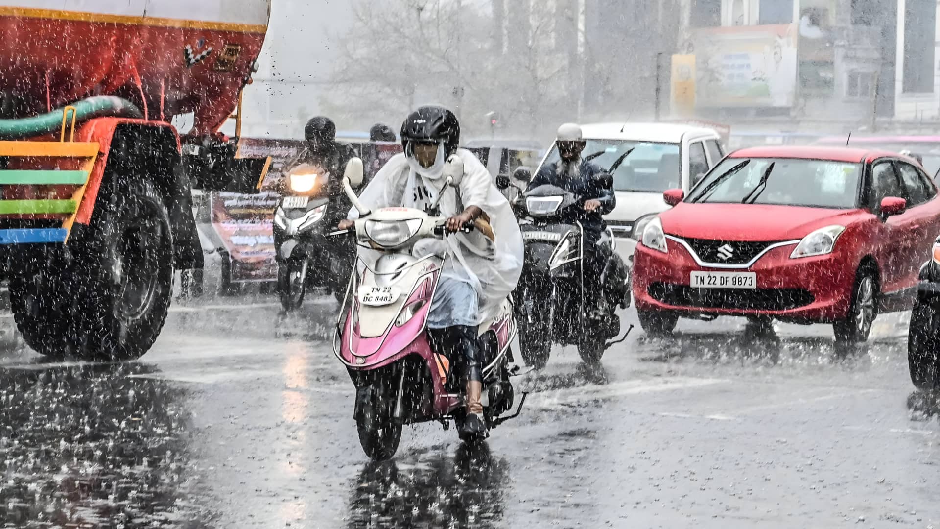 தமிழகத்தில் வடகிழக்குப் பருவமழை தொடக்கம்: டெல்டா மாவட்டங்கள் உட்பட 15 மாவட்டங்களில் கனமழைக்கு வாய்ப்பு