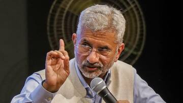 காங்கிரஸ் தலைவர் சித்தராமையா மற்றும் வெளியுறவுத்துறை அமைச்சருக்கு இடையிலான ட்விட்டர் சண்டை