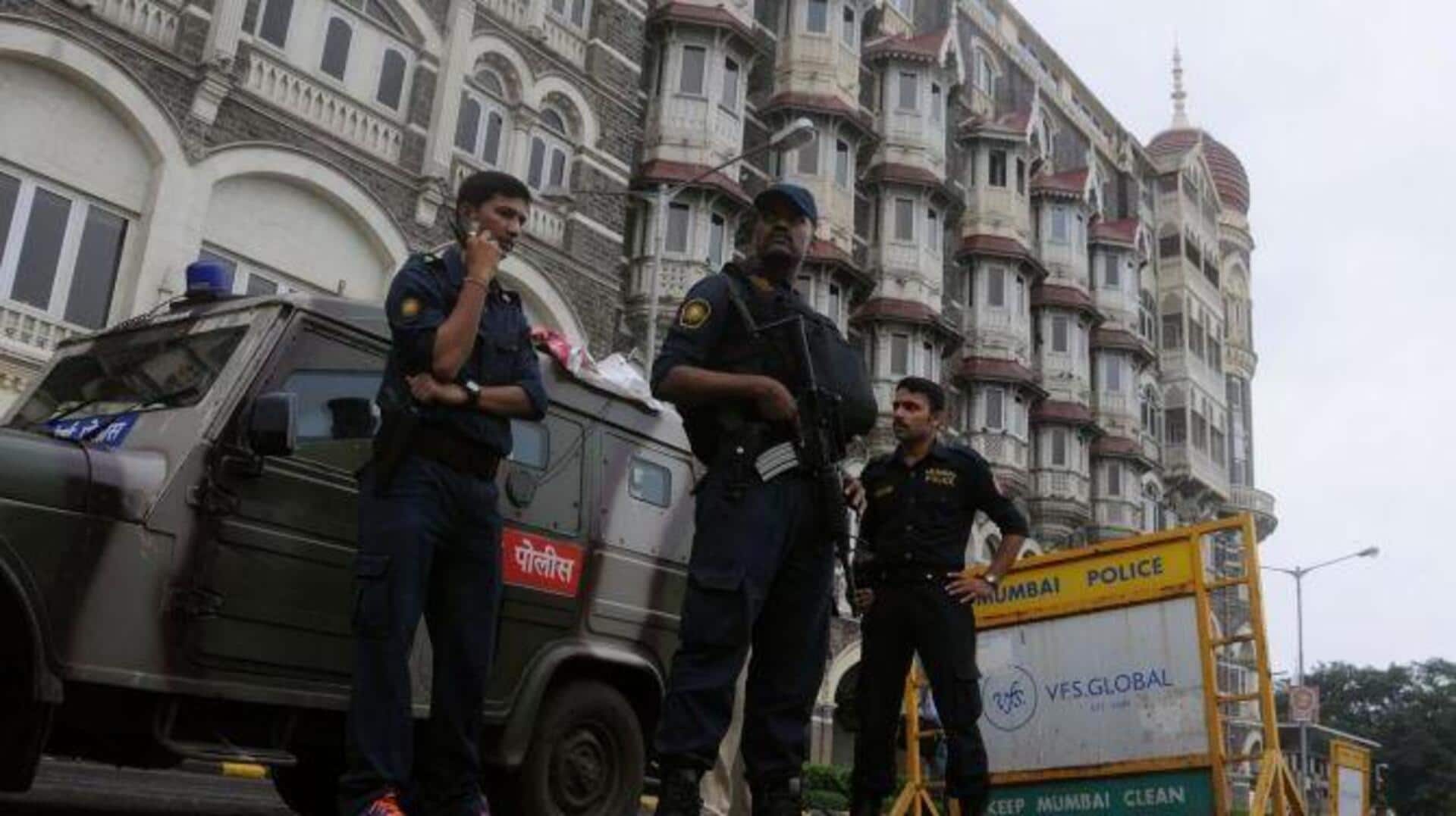 '34 மனித குண்டுகள், 400 கிலோ RDX': போலீசுக்கு வந்த அச்சுறுத்தலால் மும்பையில் உஷார் நிலை '34 மனித குண்டுகள், 400 கிலோ RDX': போலீசுக்கு வந்த அச்சுறுத்தலால் மும்பையில் உஷார் நிலை