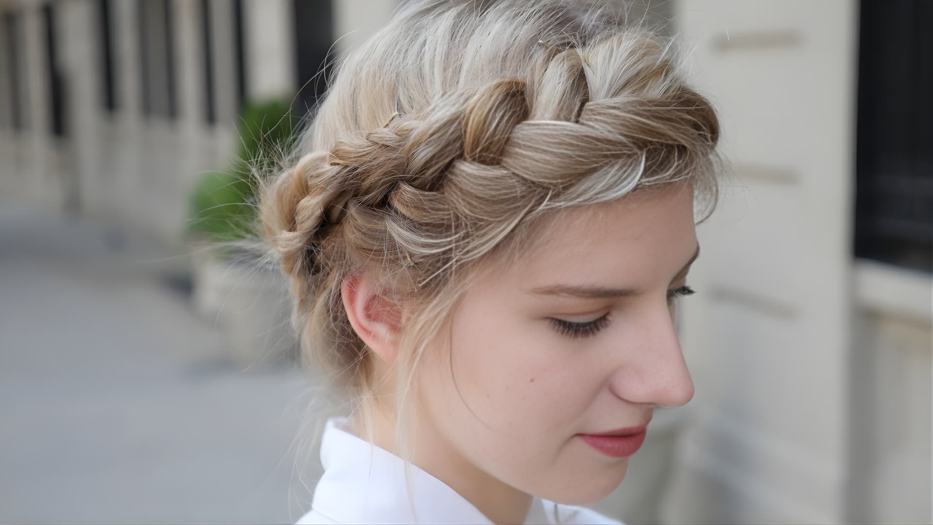 தலைமுடி அலங்காரத்தில் ஒரு ராஜ தோற்றம்! கிரவுன் ப்ரேடு செய்வது எப்படி? இதோ உங்களுக்கான 4 சூப்பர் டிப்ஸ்