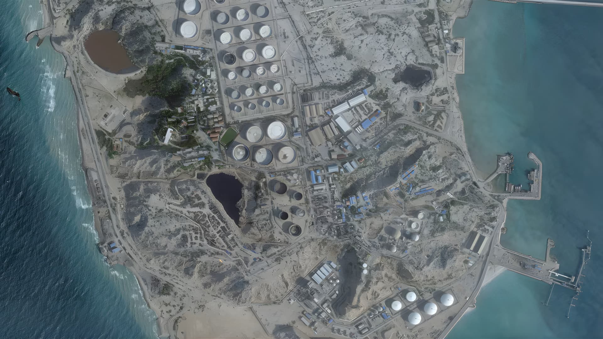 ஈரான் மீது அமெரிக்கா தாக்குதல்: கார்க் தீவில் உள்ள ராணுவ இலக்குகள் அழிப்பு