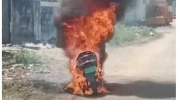 ஸ்டார்ட் செய்த போது திடீரென தீப்பற்றி எரிந்த எலெக்ட்ரிக் ஸ்கூட்டர்!