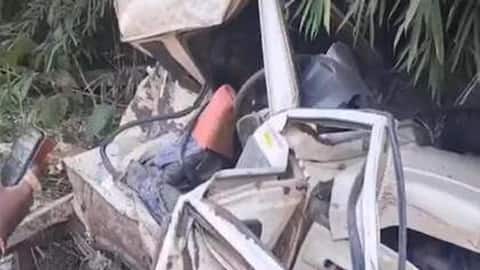 திரிபுராவில் பயணிகள் ரயில் மற்றும் பிக்அப் வேன் மோதிக்கொண்ட விபத்தில் பலர் உயிரிழந்திருக்கலாம் என அஞ்சப்படுகிறது