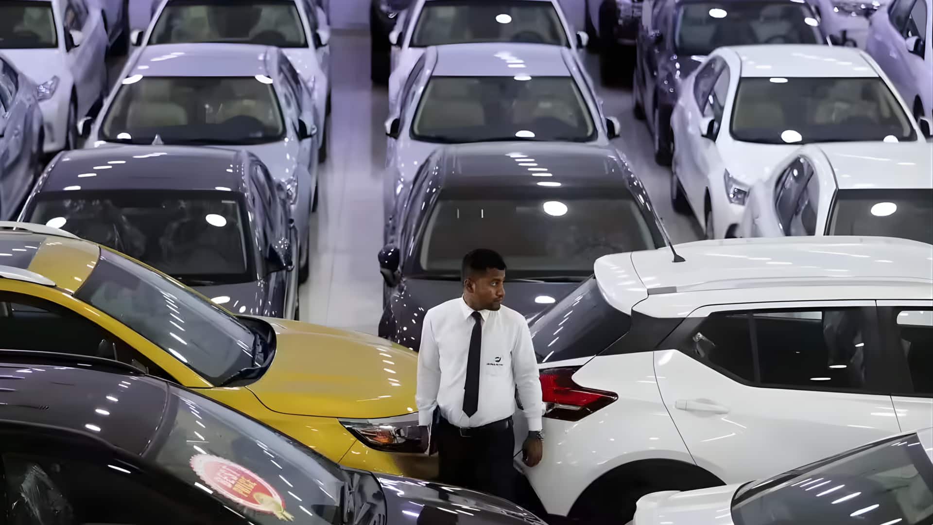 டிசம்பரில் சரிந்த கார் விற்பனை; வாகன் தரவுகளில் வெளியான ஷாக் தகவல்கள்; முழு விவரம்