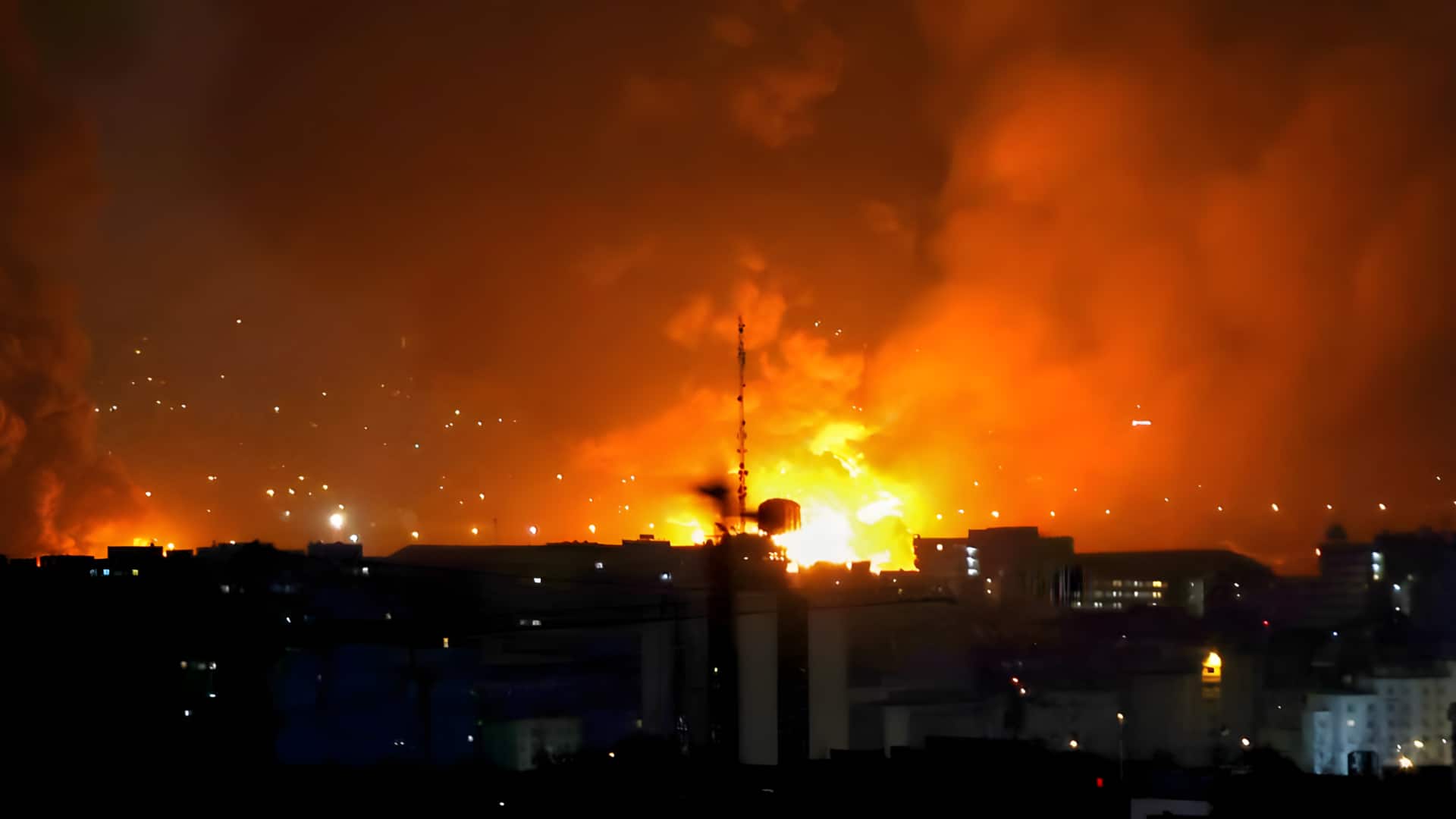 டெஹ்ரான் வான்பரப்பில் தீப்பிழம்புகள்! மெஹ்ராபாத் விமான நிலையம் மீது இஸ்ரேல் அதிரடித் தாக்குதல்