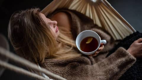 கவனத்துடன் தேநீர் அருந்துதல்: மன அமைதிக்கான எளிய வழிமுறை