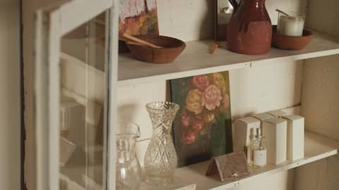 அலமாரிகளை வைத்து உங்கள் இடத்தை அழகாக்குங்கள்!