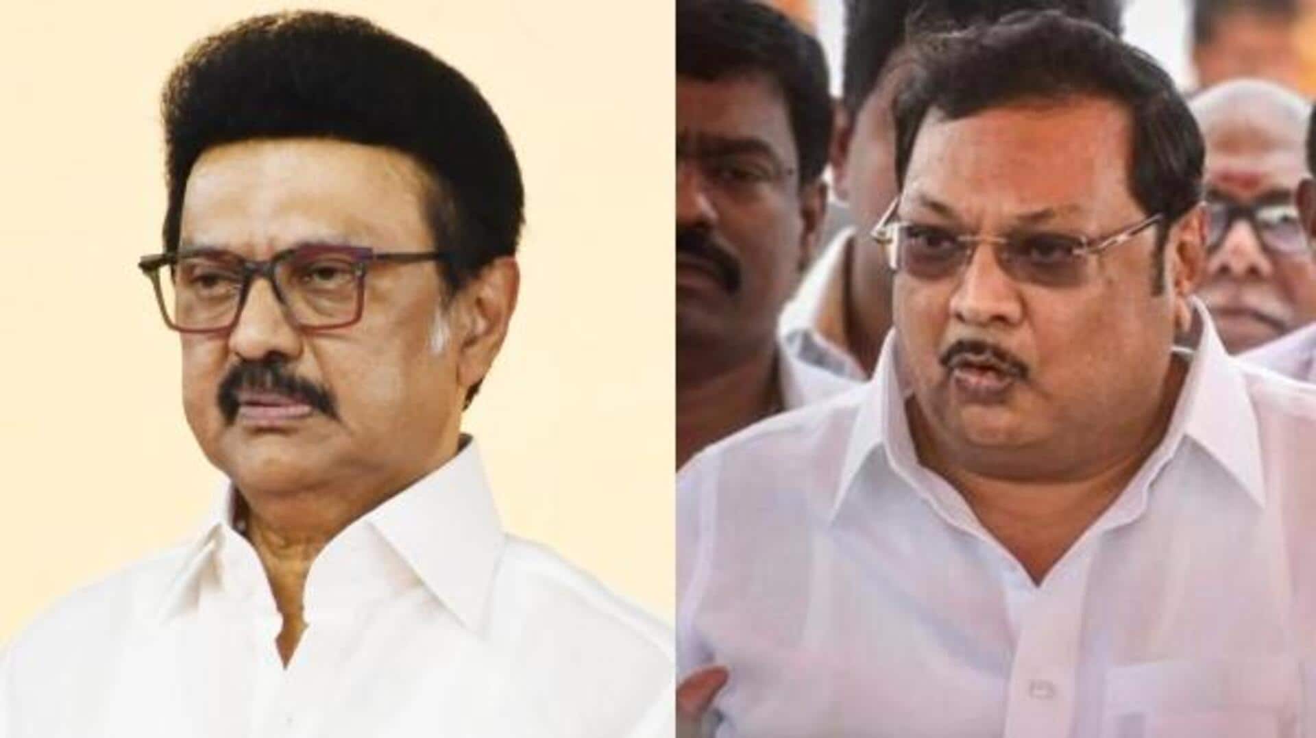 11 ஆண்டுகளுக்குப் பிறகு அண்ணன் அழகிரி வீட்டிற்குச் சென்ற முதல்வர் மு.க.ஸ்டாலின்; செங்கோல் வழங்கி வரவேற்பு 11 ஆண்டுகளுக்குப் பிறகு அண்ணன் அழகிரி வீட்டிற்குச் சென்ற முதல்வர் மு.க.ஸ்டாலின்; செங்கோல் வழங்கி வரவேற்பு