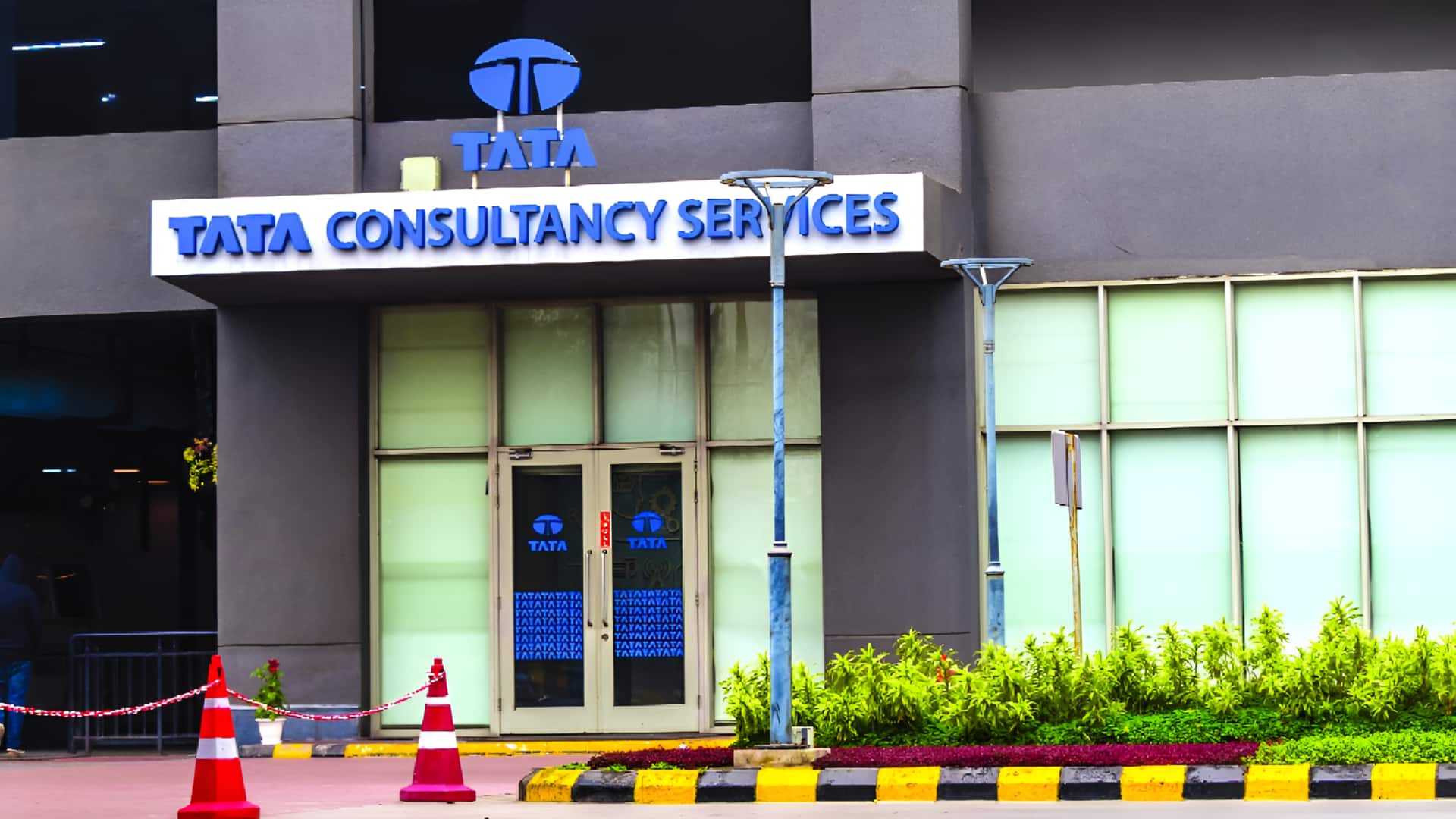 TCS நாசிக் விவகாரம்: ரகசிய உளவாளிகளாக மாறிய 6 பெண் போலீசார்