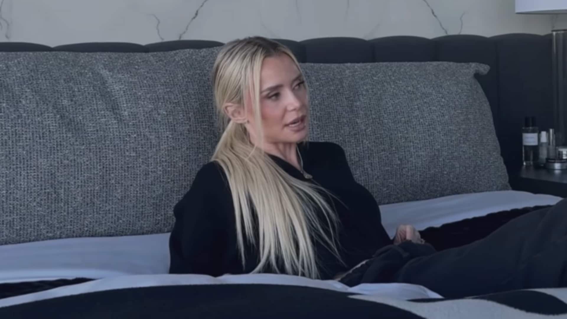 கள்ளக்காதல் வைத்ததற்காக ஊழியர்களை டிஸ்மிஸ் செய்த சிஇஓ; நெட்டிசன்களிடையே விவாதத்தைக் கிளப்பிய சம்பவம்