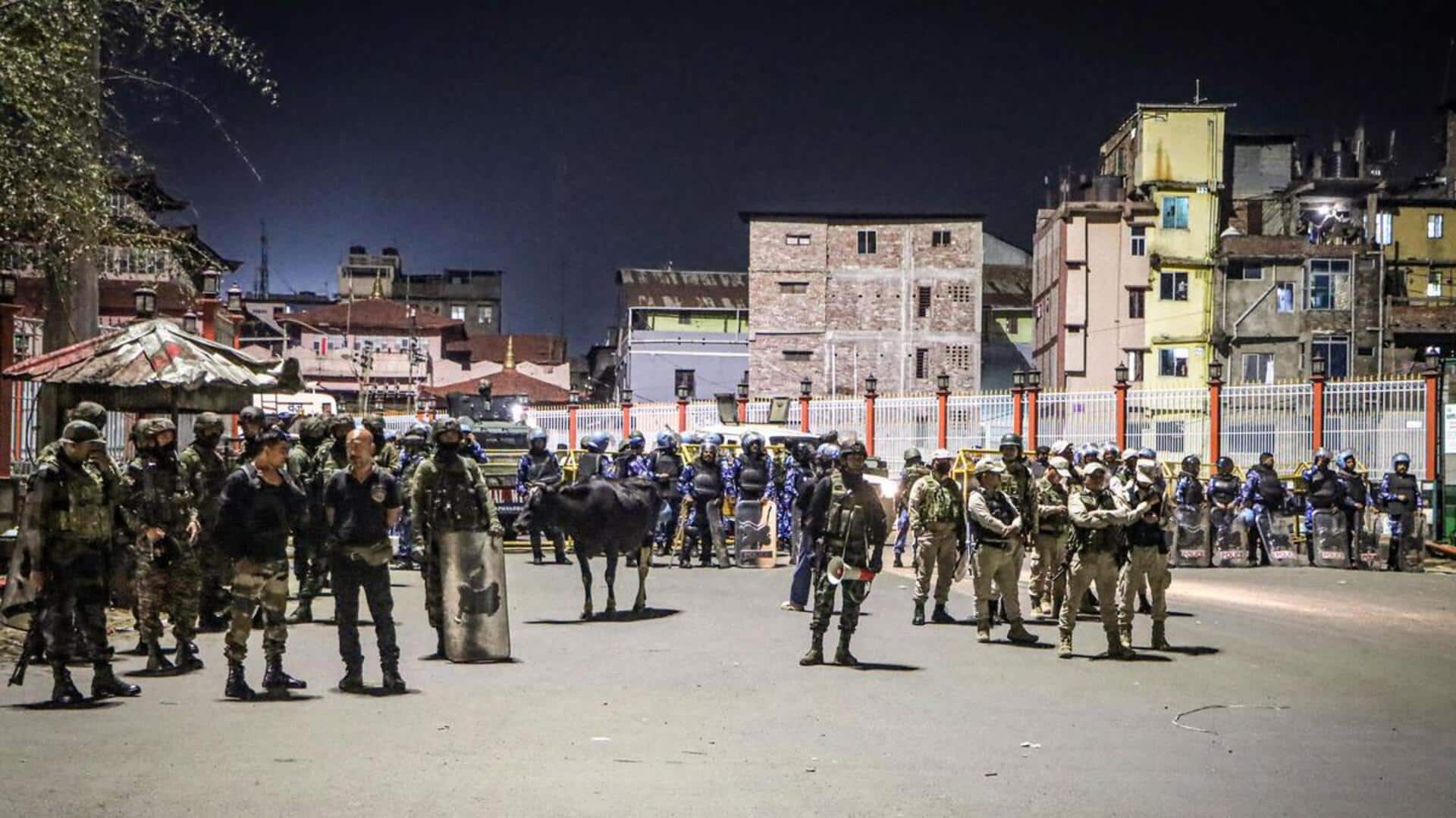 மணிப்பூரில் மீண்டும் வன்முறை: போராட்டக்காரர்களைக் கலைக்க கண்ணீர்ப் புகை, புகை குண்டுகள் வீச்சு