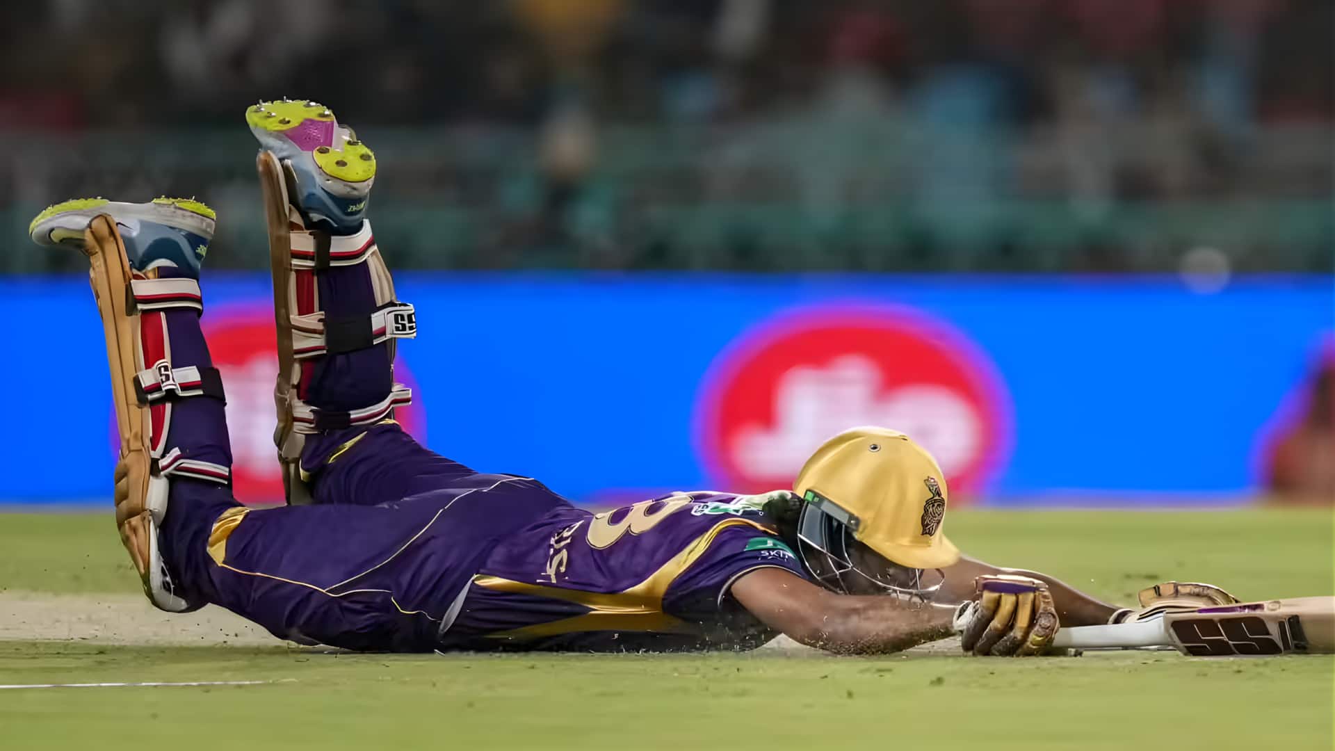 ஐபிஎல் 2026: 'Obstructing the field' விதியால் அவுட் ஆன ரகுவன்ஷி! சமூக வலைதளங்களில் கொந்தளிக்கும் ரசிகர்கள்