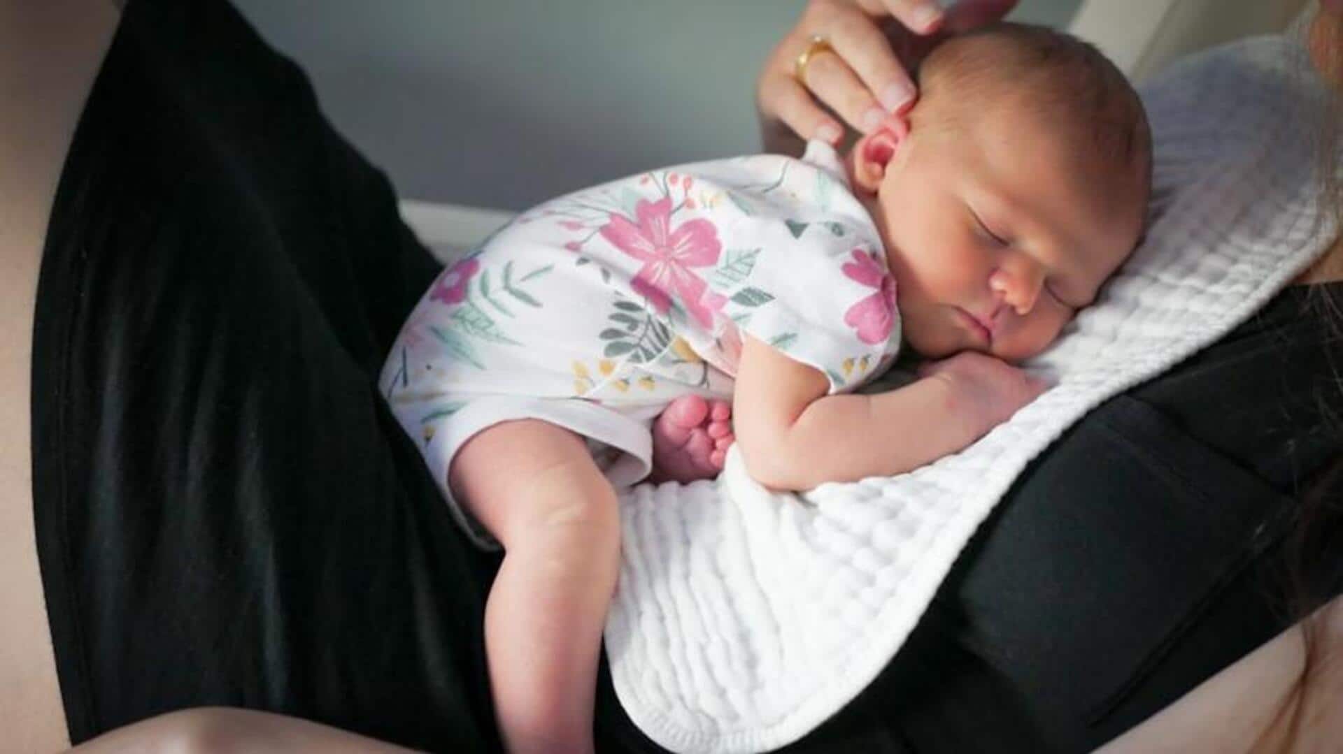 பிறந்த குழந்தையுடன் படுத்து உறங்குவது பாதுகாப்பானதா? பெற்றோர்களுக்கு நிபுணர்கள் வழங்கும் அறிவுரைகள்