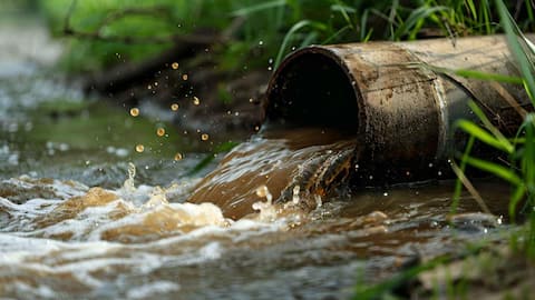 இந்தூரை தொடர்ந்து நொய்டாவிலும் அசுத்தமான குடிநீரை பருகியதால் 30 பேர் நோய்வாய்ப்பட்ட சோகம்