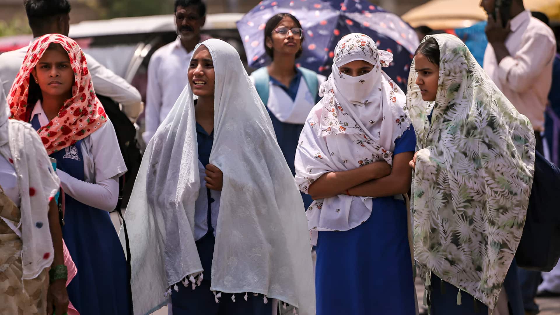 சென்னை மற்றும் மதுரையில் சுட்டெரிக்கும் வெயில்; மழைக்கு வாய்ப்பா?