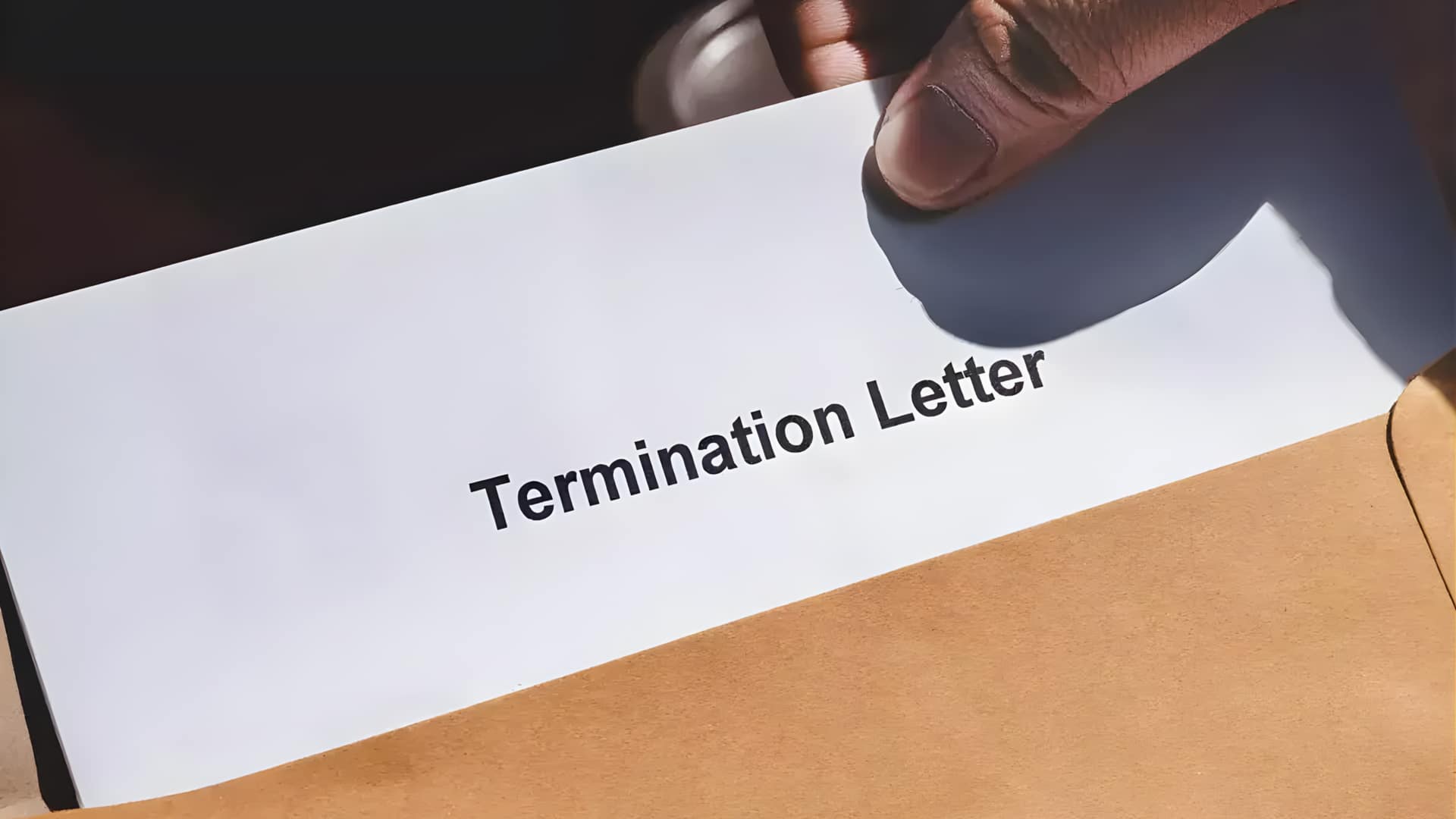 வேலையே செய்யாத நிறுவனத்தில் இருந்து வந்த பணிநீக்க இமெயிலால் ஷாக்