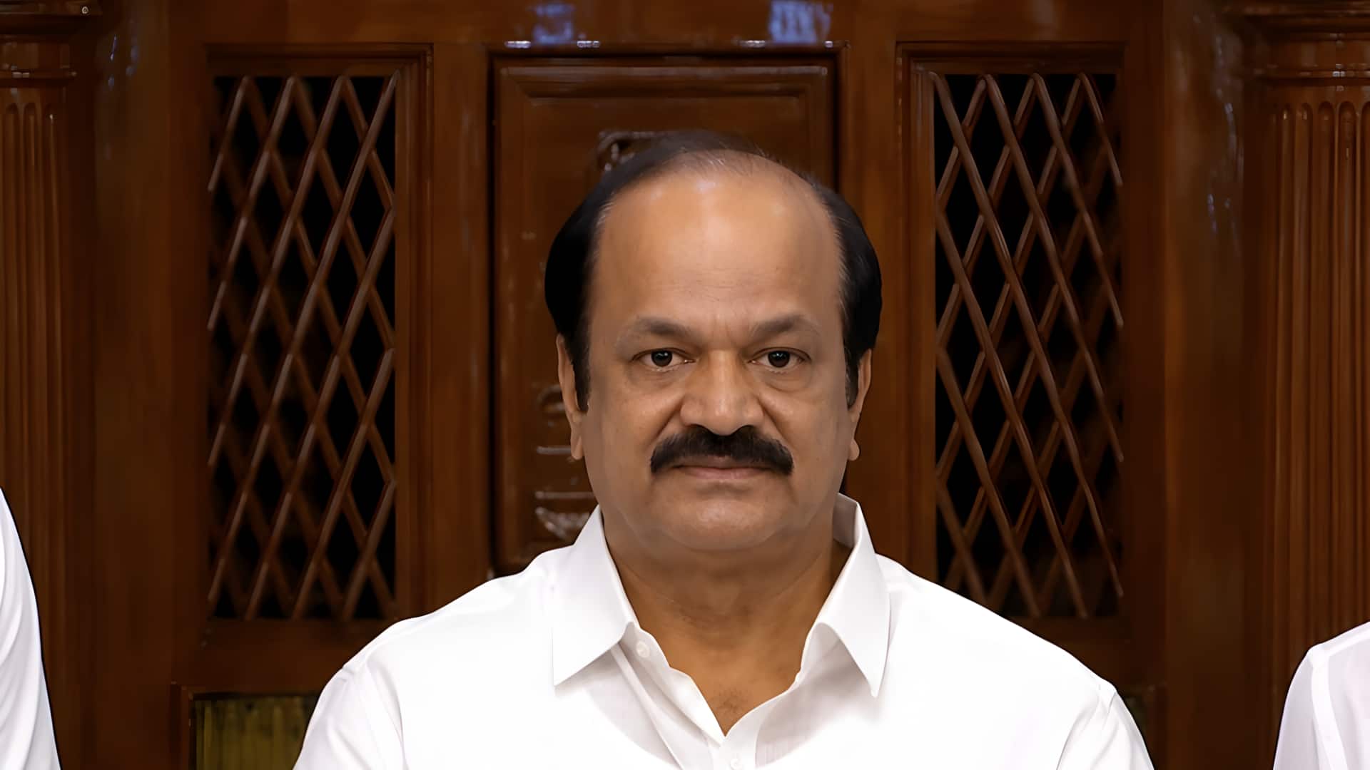 தவெகவிற்கு ஆதரவாக வாக்களித்த 21 அதிமுக எம்.எல்.ஏ.க்கள் மீதான தகுதி நீக்கத் தீர்மானத்தை நிராகரித்த சபாநாயகர்
