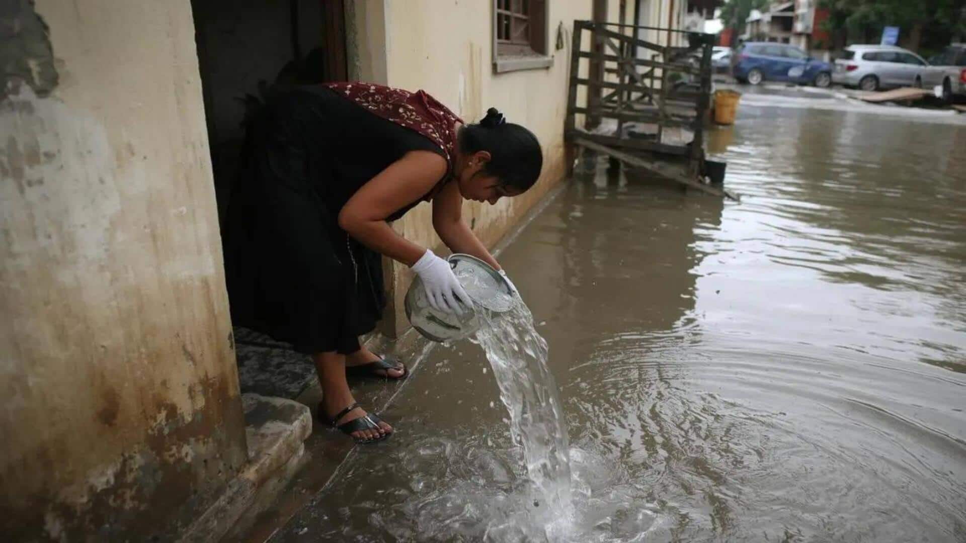 கொச்சி: 1.35 கோடி லிட்டர் கொள்ளளவு கொண்ட தண்ணீர் தொட்டி உடைந்ததால் வீடுகளை சூழ்ந்த வெள்ளம்