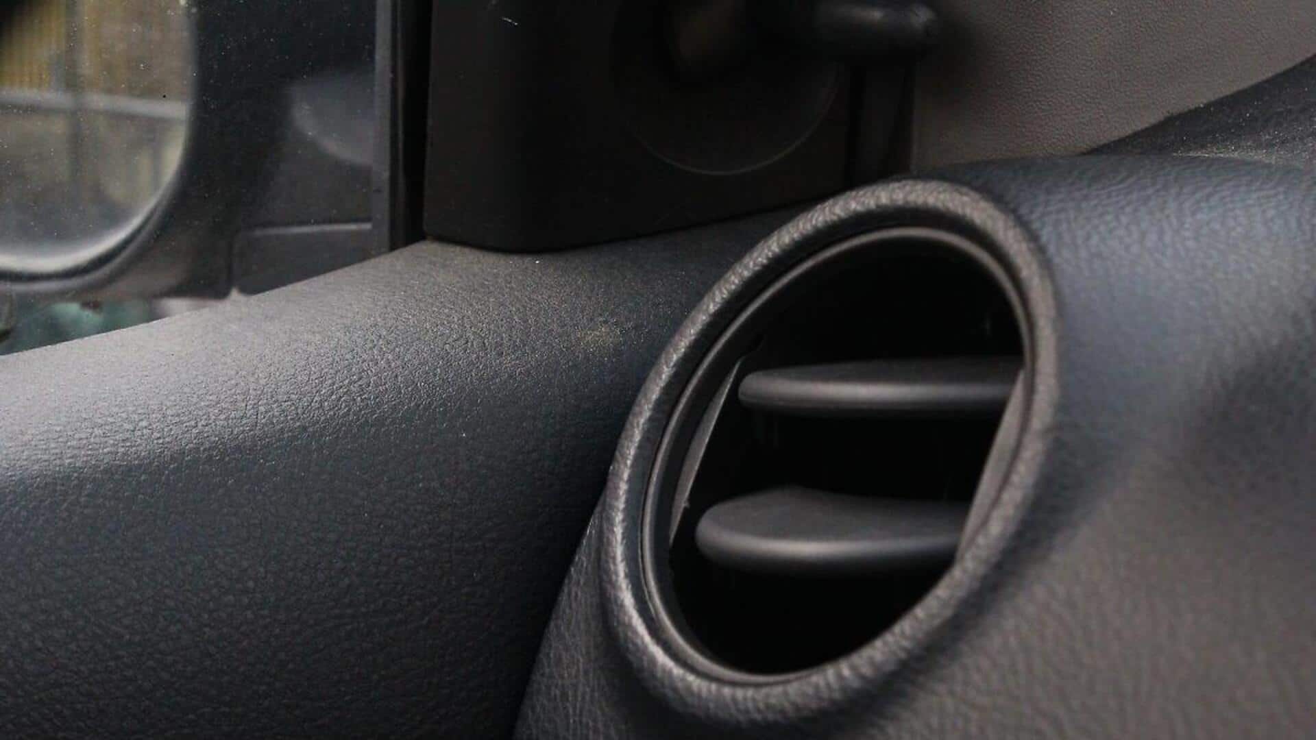 உங்கள் காரின் ஏசி வென்ட்களைச் சுத்தம் செய்வது எப்படி? ஆரோக்கியமான பயணத்திற்கான எளிய வழிமுறைகள்