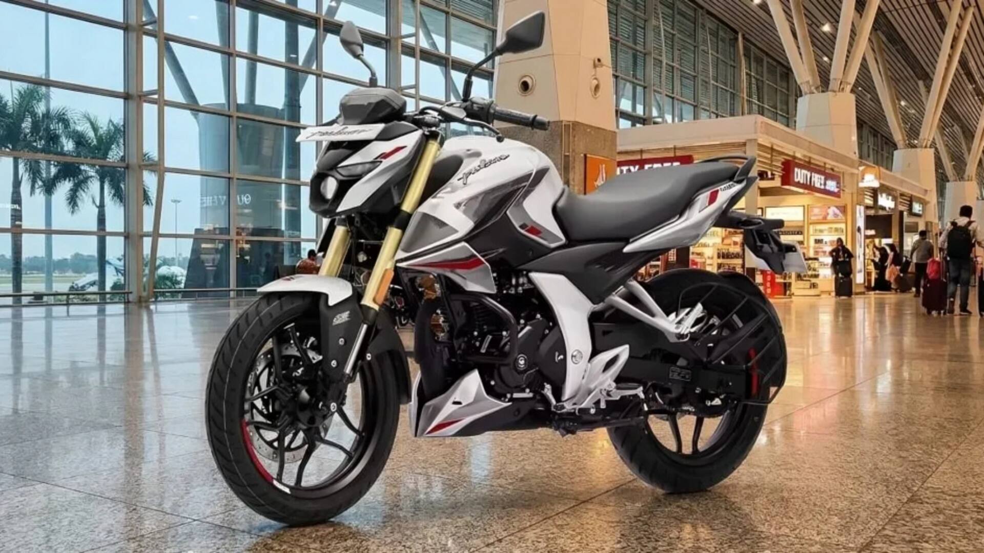 பஜாஜ் பல்சர் N160 இல் புதிய வேரியண்ட் அறிமுகம்; சிறப்பம்சங்கள் என்ன?