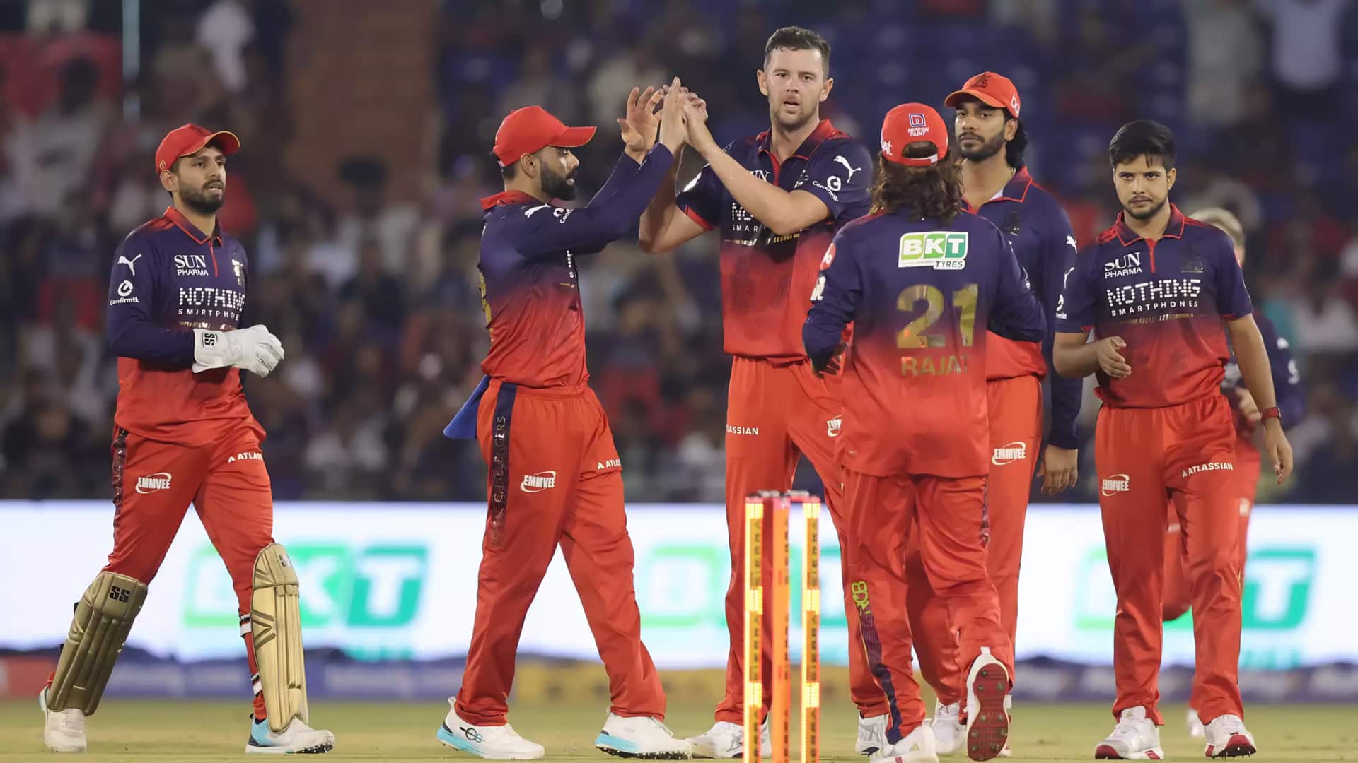 ஐபிஎல் 2026: கோலியின் அபார சதத்தால் முதலிடத்திற்கு முன்னேறிய ஆர்சிபி! பிளே-ஆஃப் ரேஸில் நீடிக்கும் கடும் போட்டி
